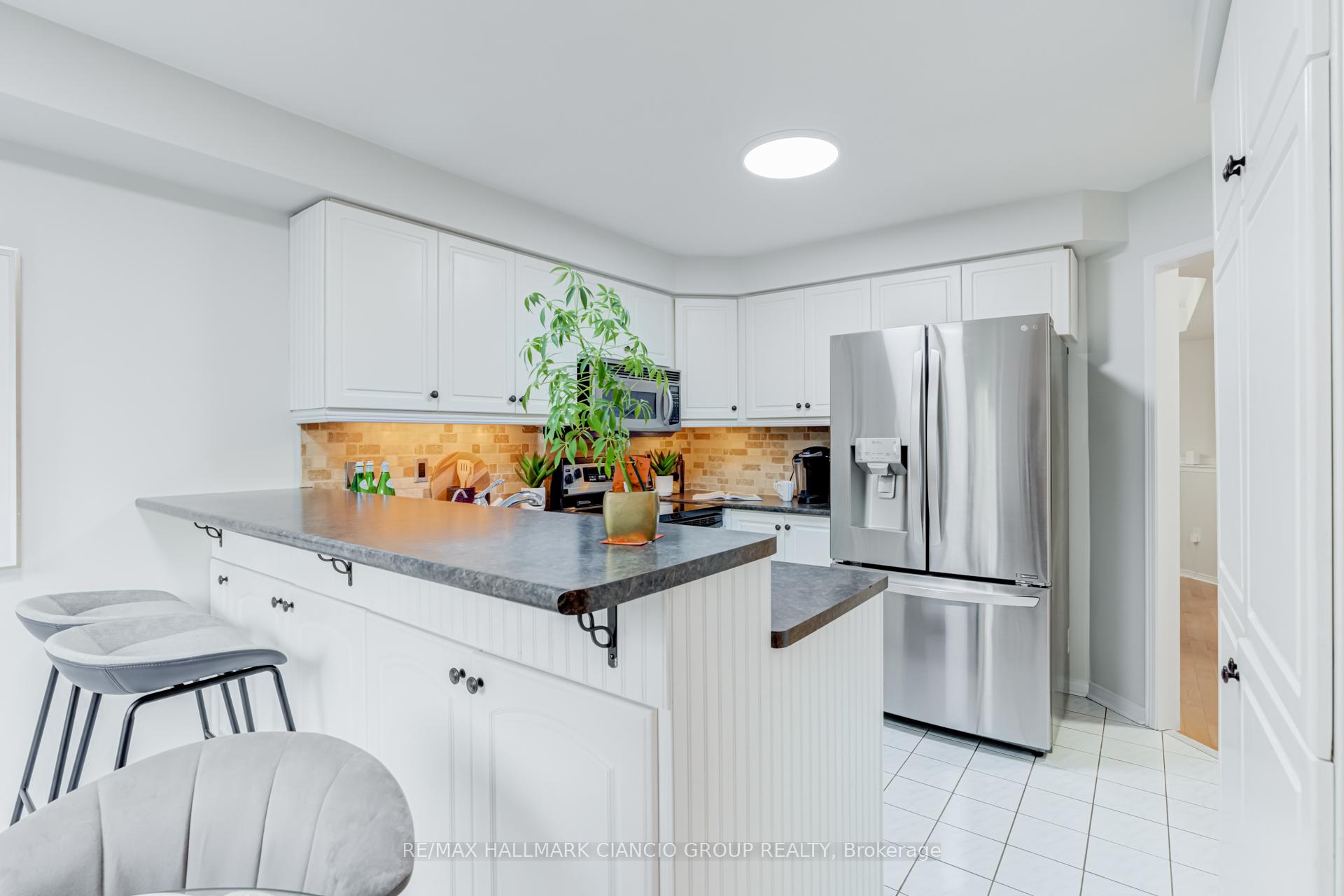 Photo 8 of 126 Rush Road, Aurora, Bayview Wellington — HOMEH