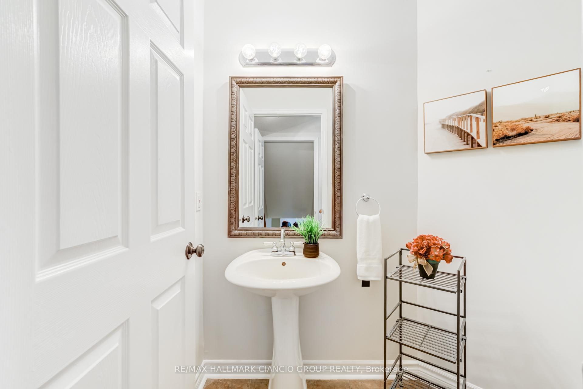 Photo 13 of 126 Rush Road, Aurora, Bayview Wellington — HOMEH