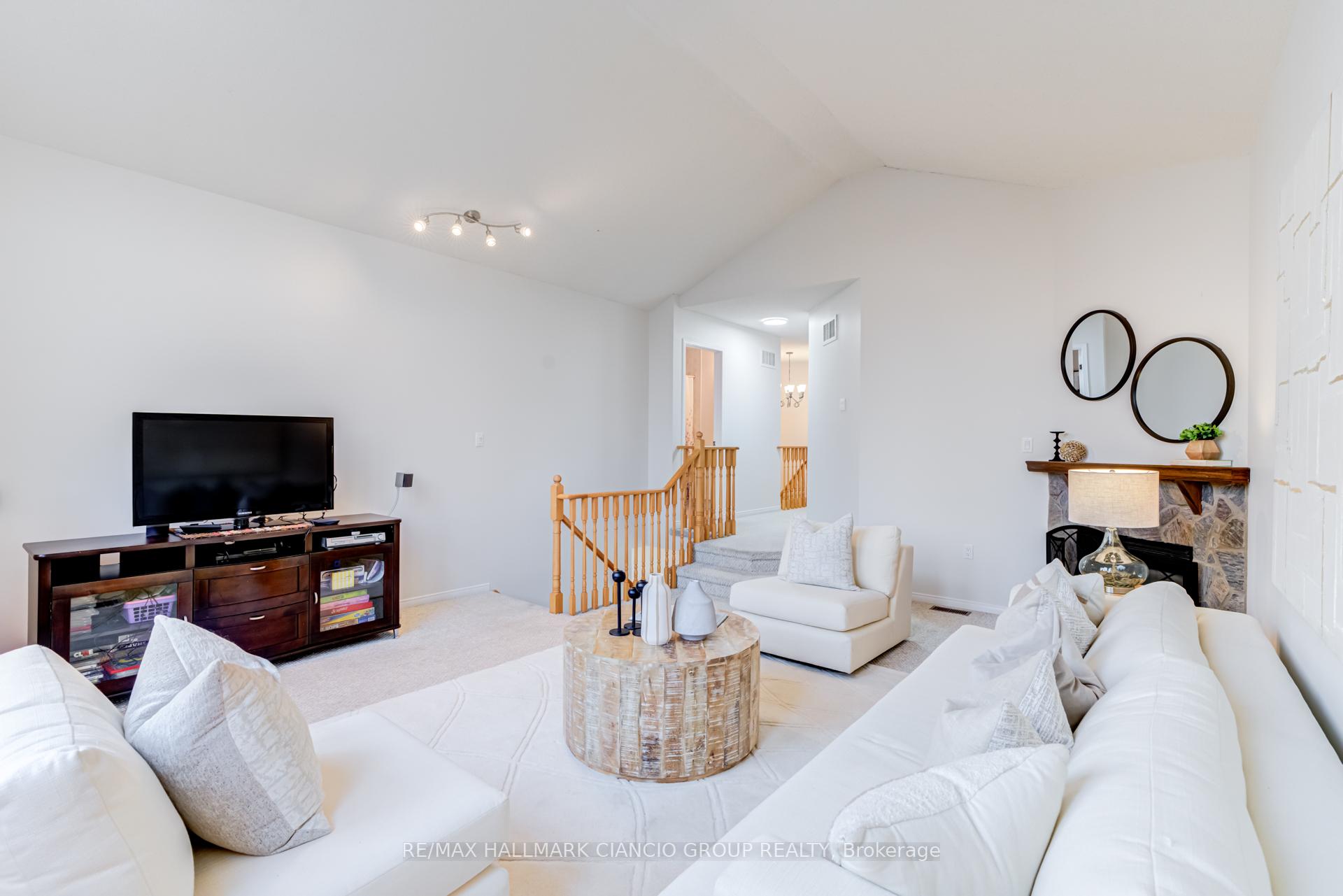 Photo 17 of 126 Rush Road, Aurora, Bayview Wellington — HOMEH