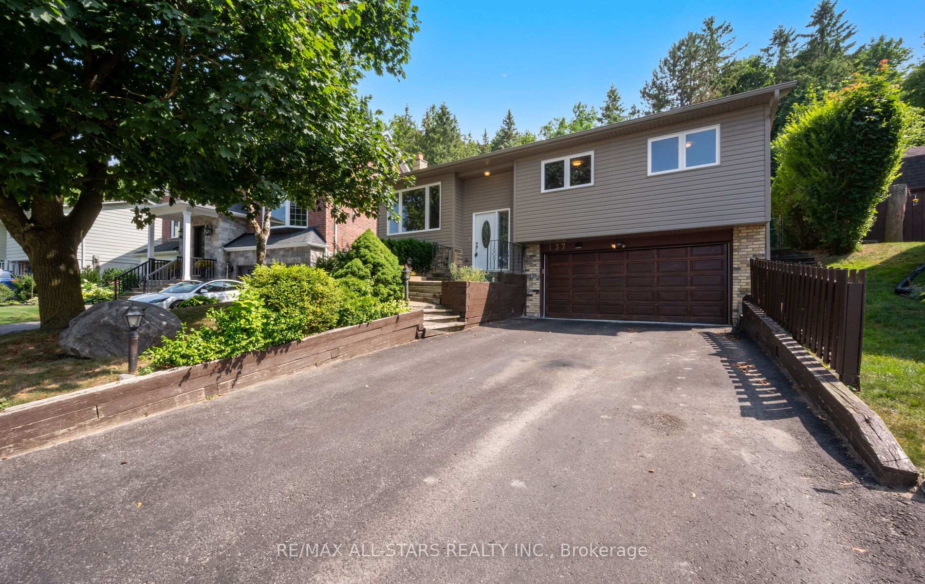 Photo 1 of 137 Connaught Crescent, Caledon, Bolton West — HOMEH