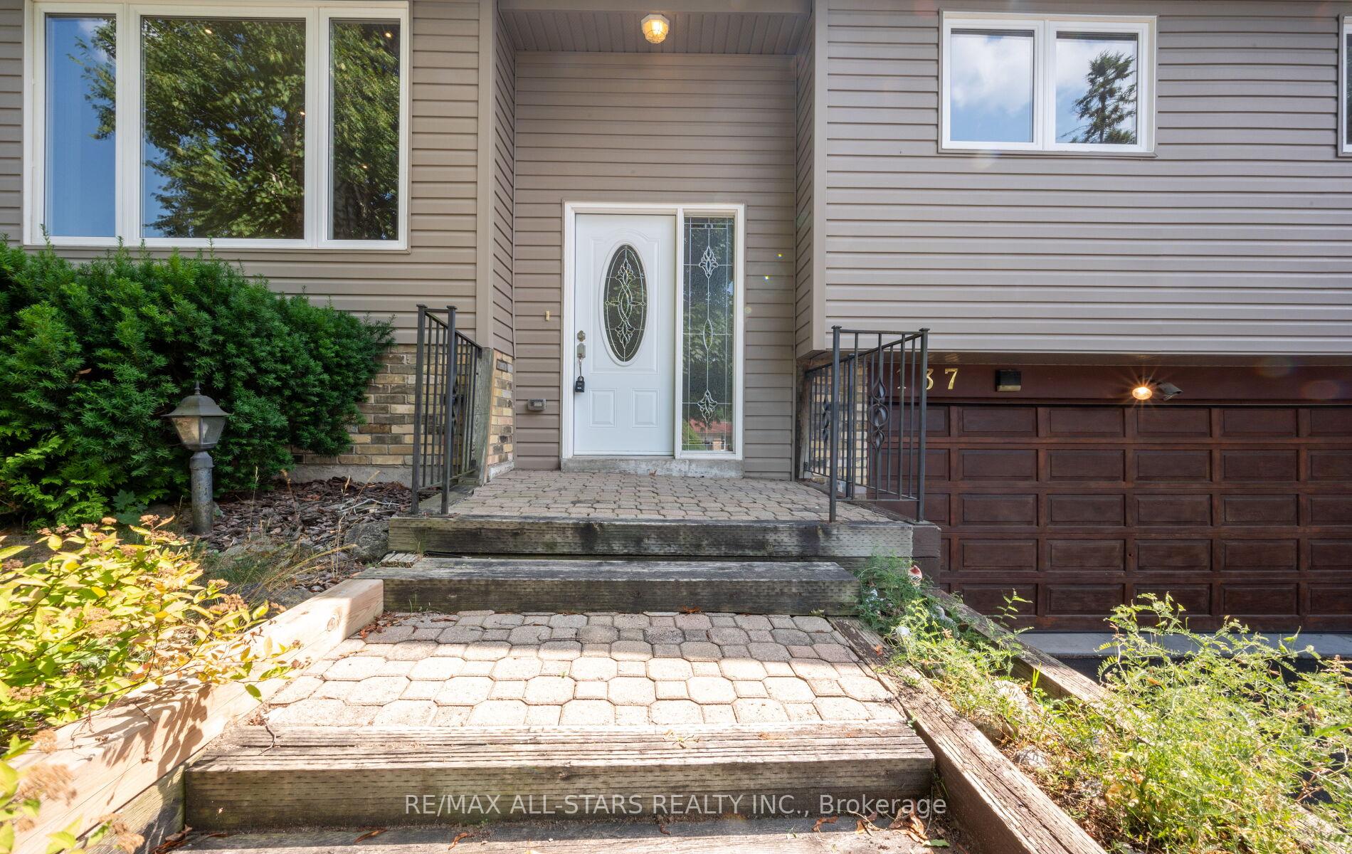 Photo 12 of 137 Connaught Crescent, Caledon, Bolton West — HOMEH