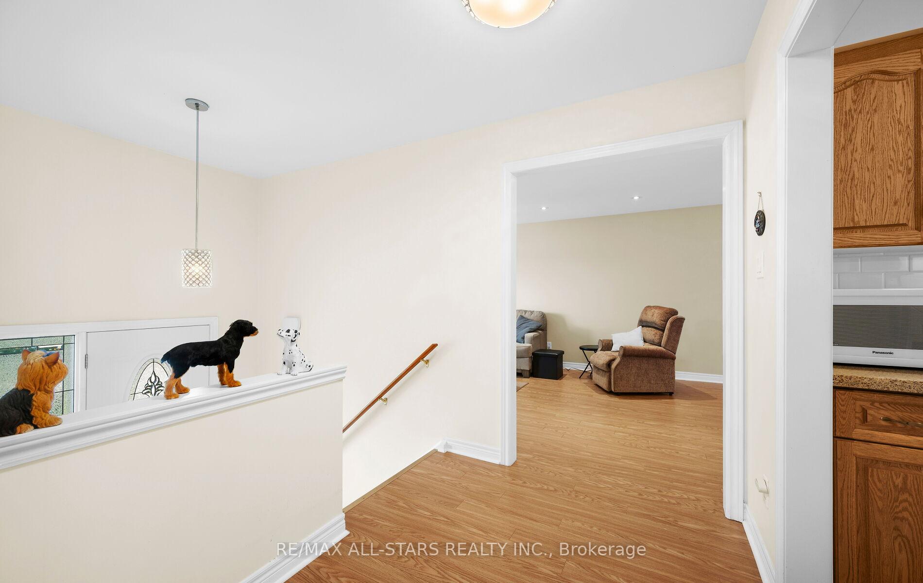 Photo 4 of 137 Connaught Crescent, Caledon, Bolton West — HOMEH