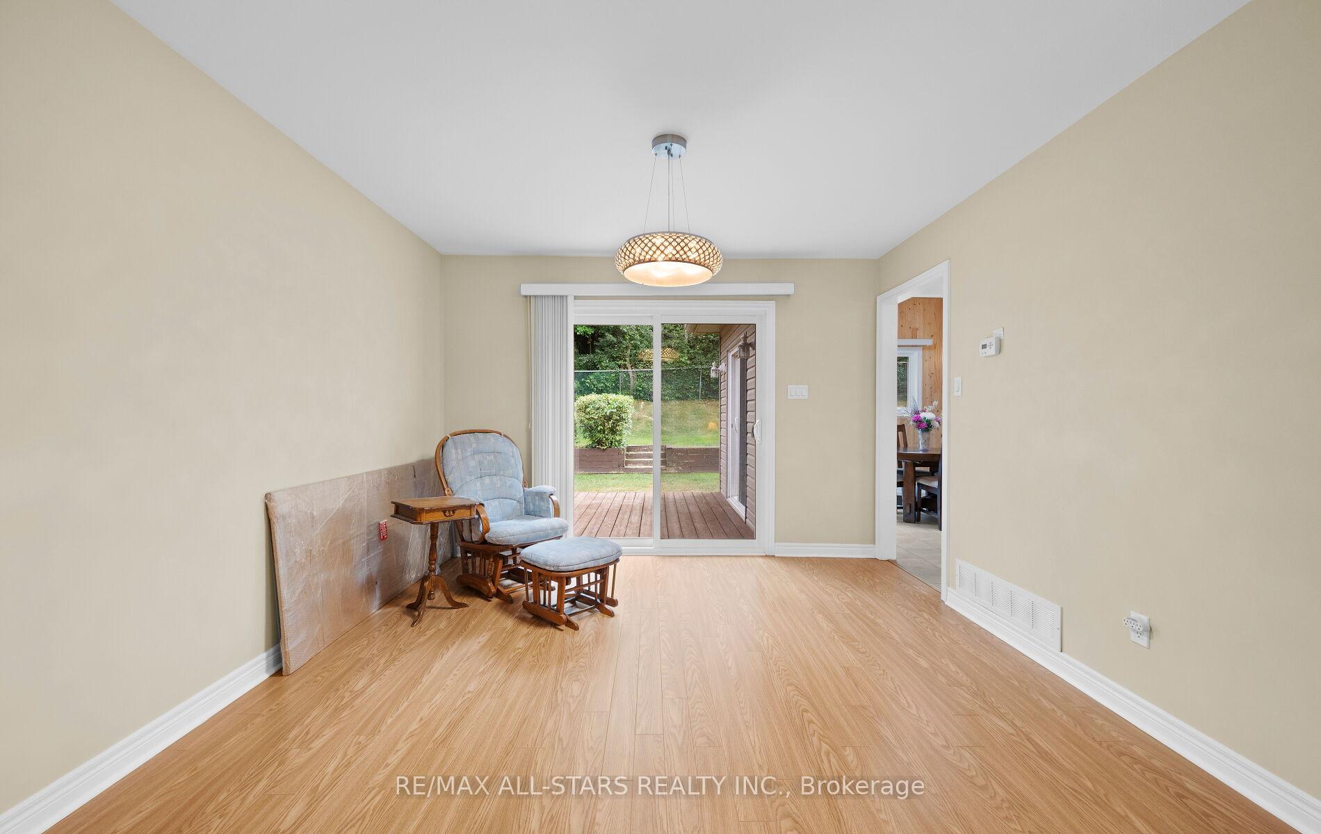 Photo 6 of 137 Connaught Crescent, Caledon, Bolton West — HOMEH