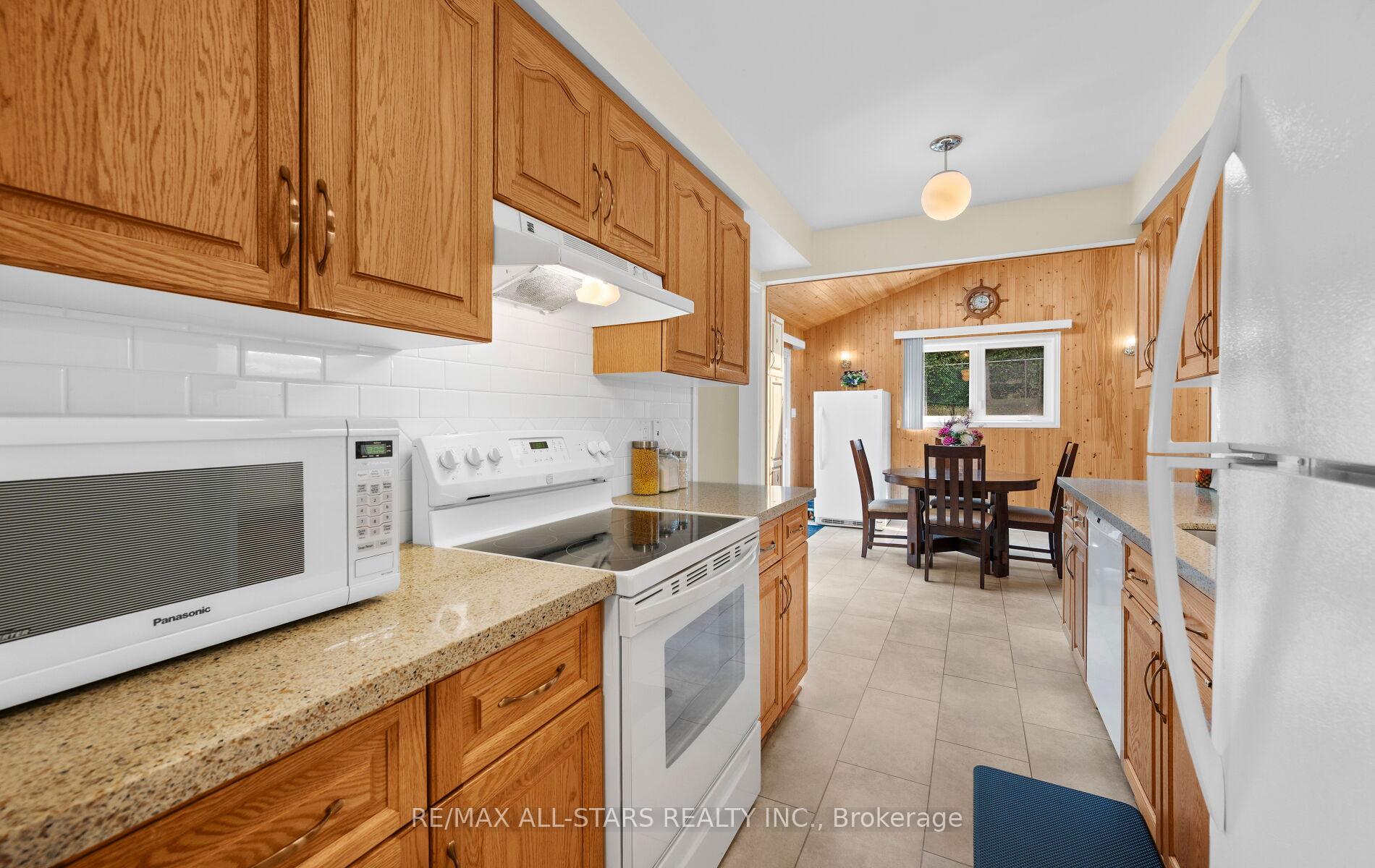 Photo 9 of 137 Connaught Crescent, Caledon, Bolton West — HOMEH