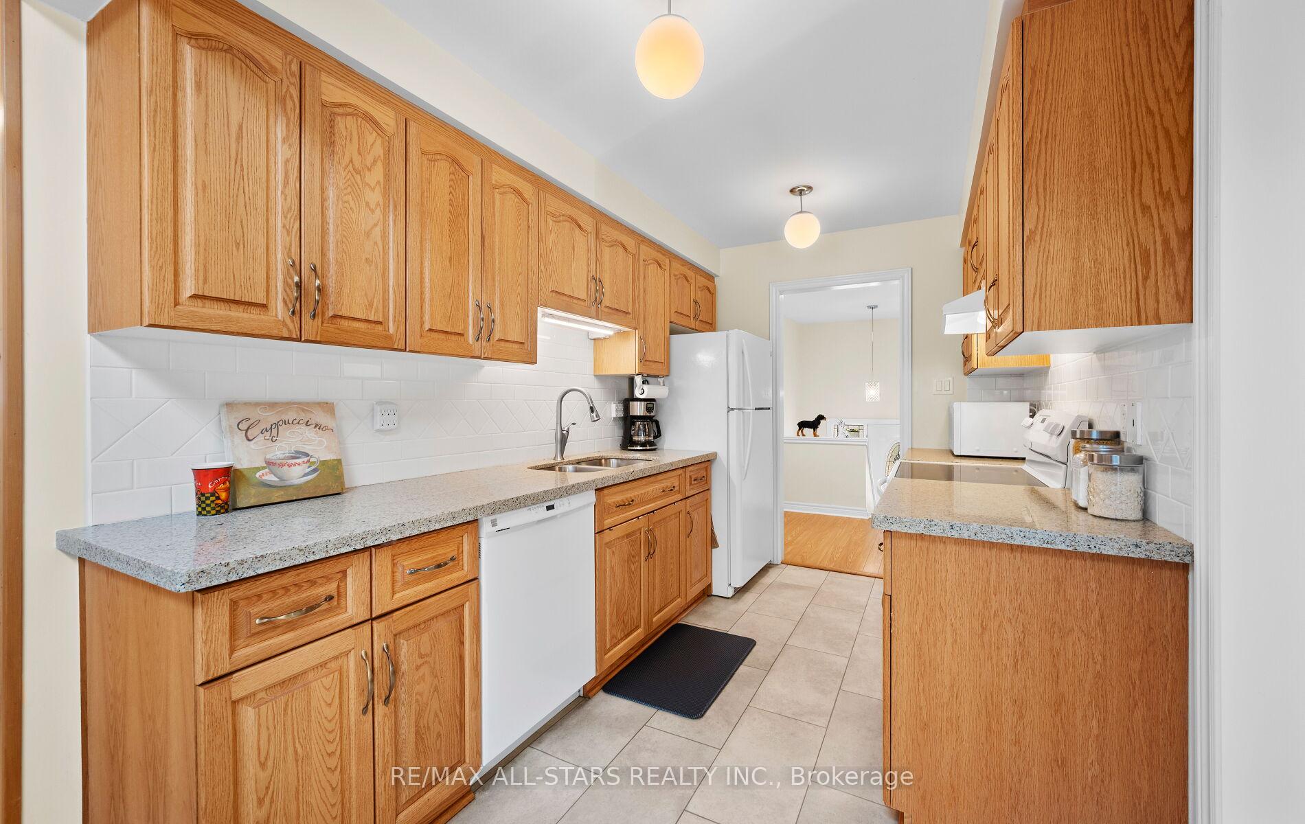 Photo 15 of 137 Connaught Crescent, Caledon, Bolton West — HOMEH