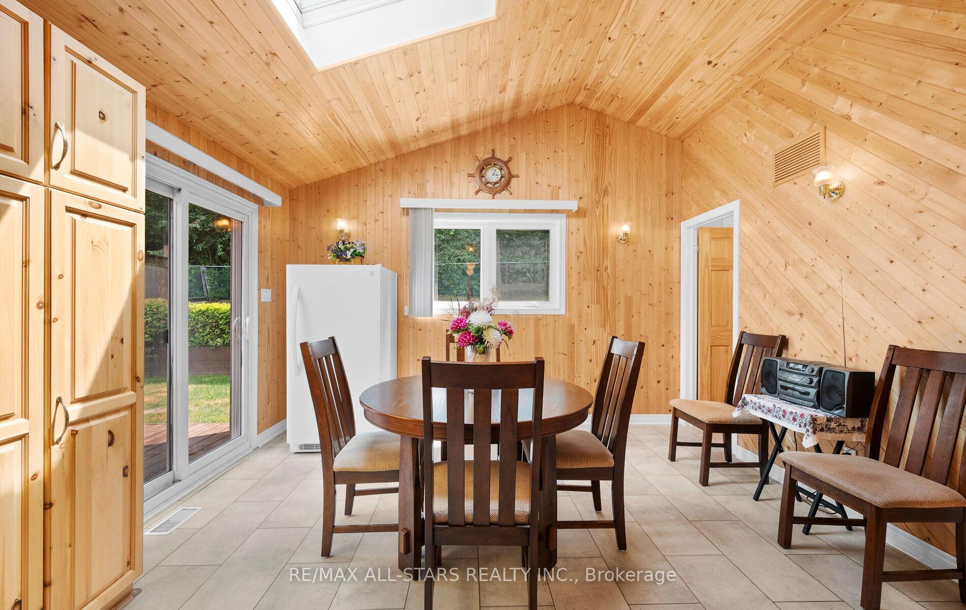 Photo 11 of 137 Connaught Crescent, Caledon, Bolton West — HOMEH