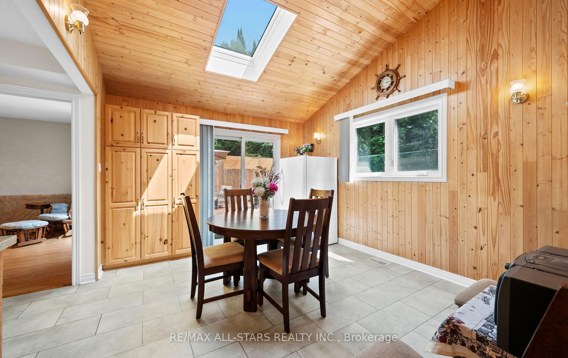Photo 13 of 137 Connaught Crescent, Caledon, Bolton West — HOMEH