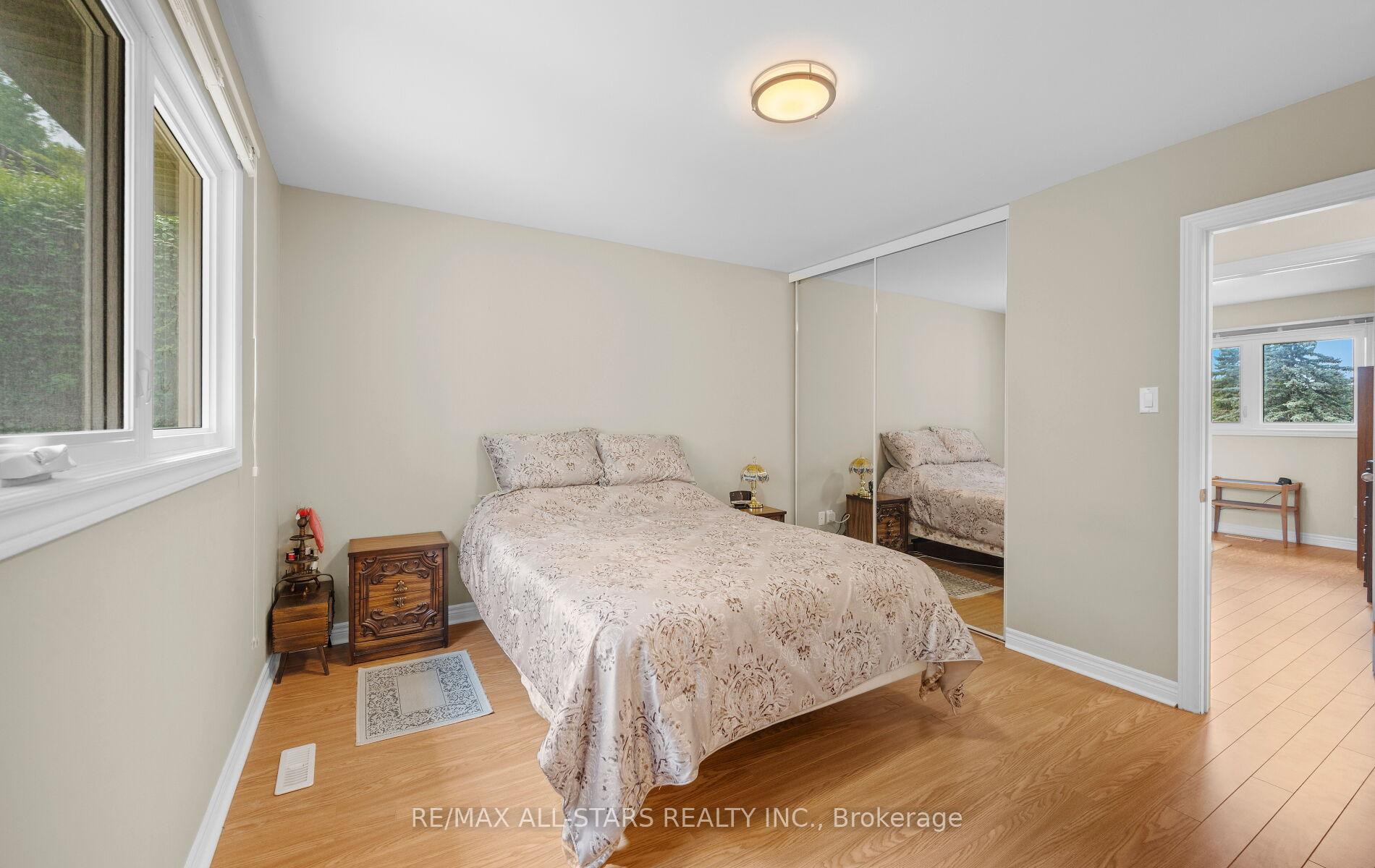 Photo 16 of 137 Connaught Crescent, Caledon, Bolton West — HOMEH