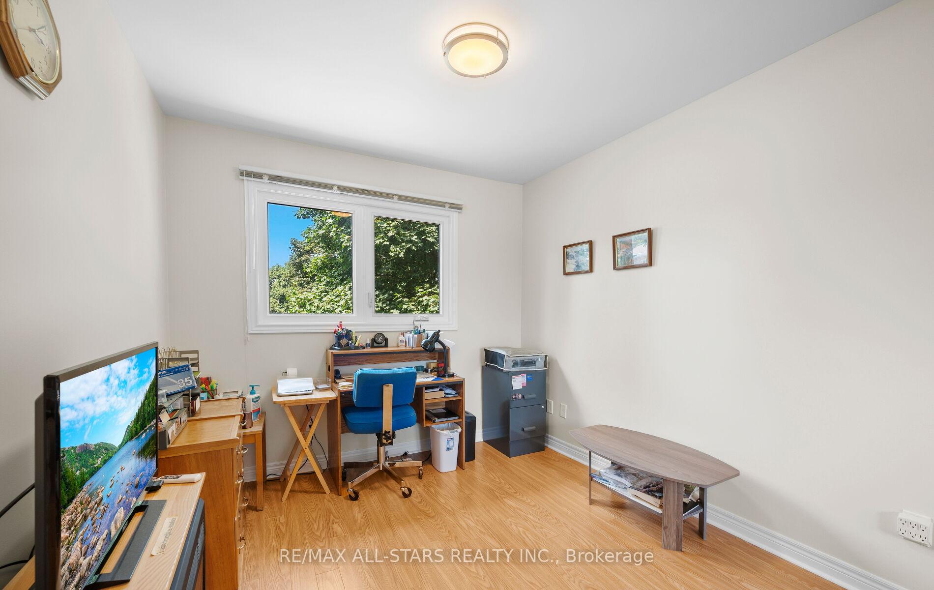 Photo 19 of 137 Connaught Crescent, Caledon, Bolton West — HOMEH