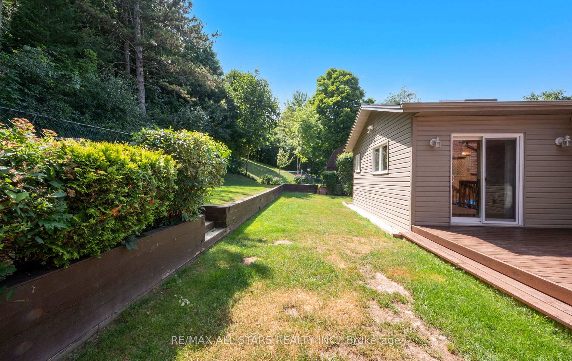 Photo 21 of 137 Connaught Crescent, Caledon, Bolton West — HOMEH
