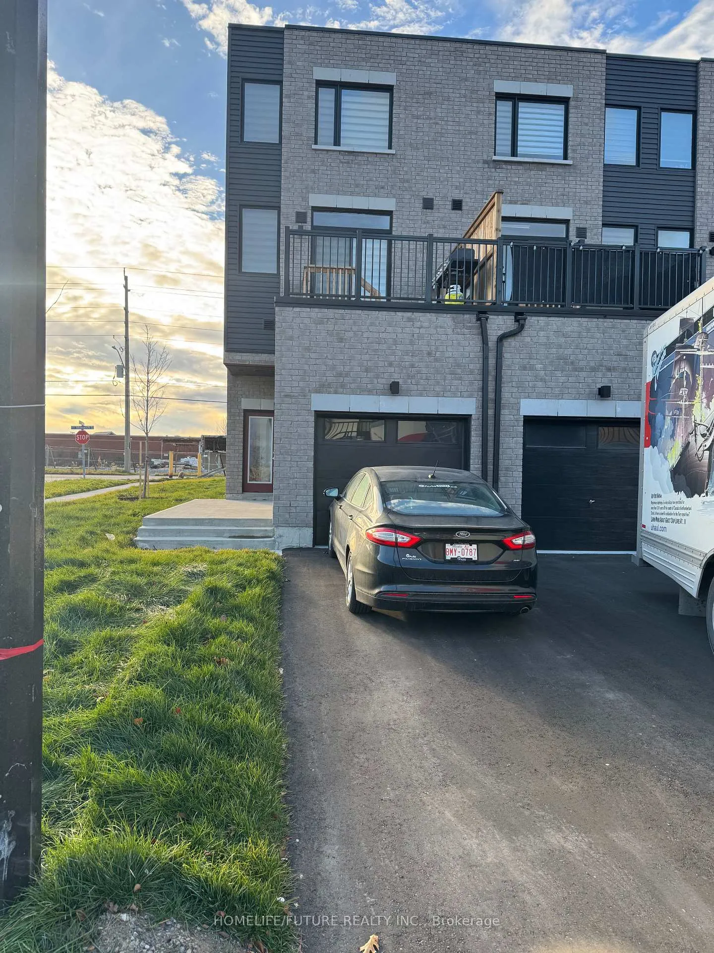Photo 3 of 233 Monarch Avenue, Ajax, South West — HOMEH