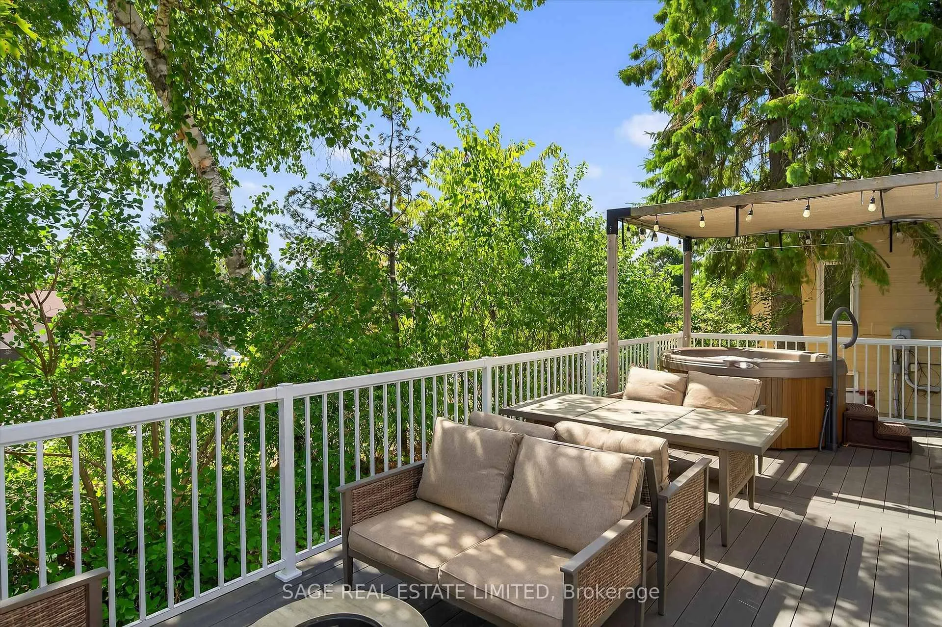 Photo 3 of 19 Cedartree Lane, Kawartha Lakes, Bobcaygeon — HOMEH