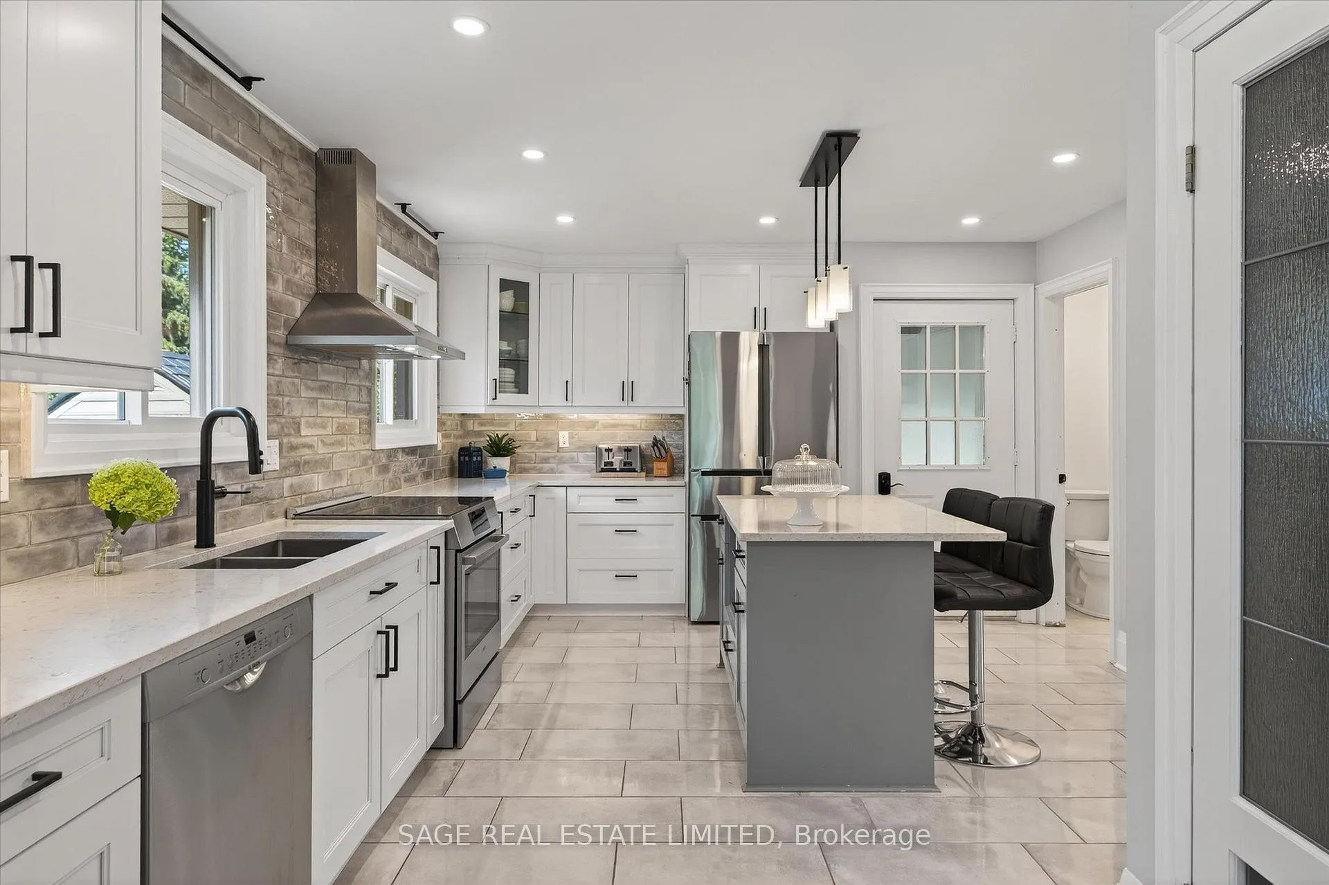 Photo 7 of 19 Cedartree Lane, Kawartha Lakes, Bobcaygeon — HOMEH