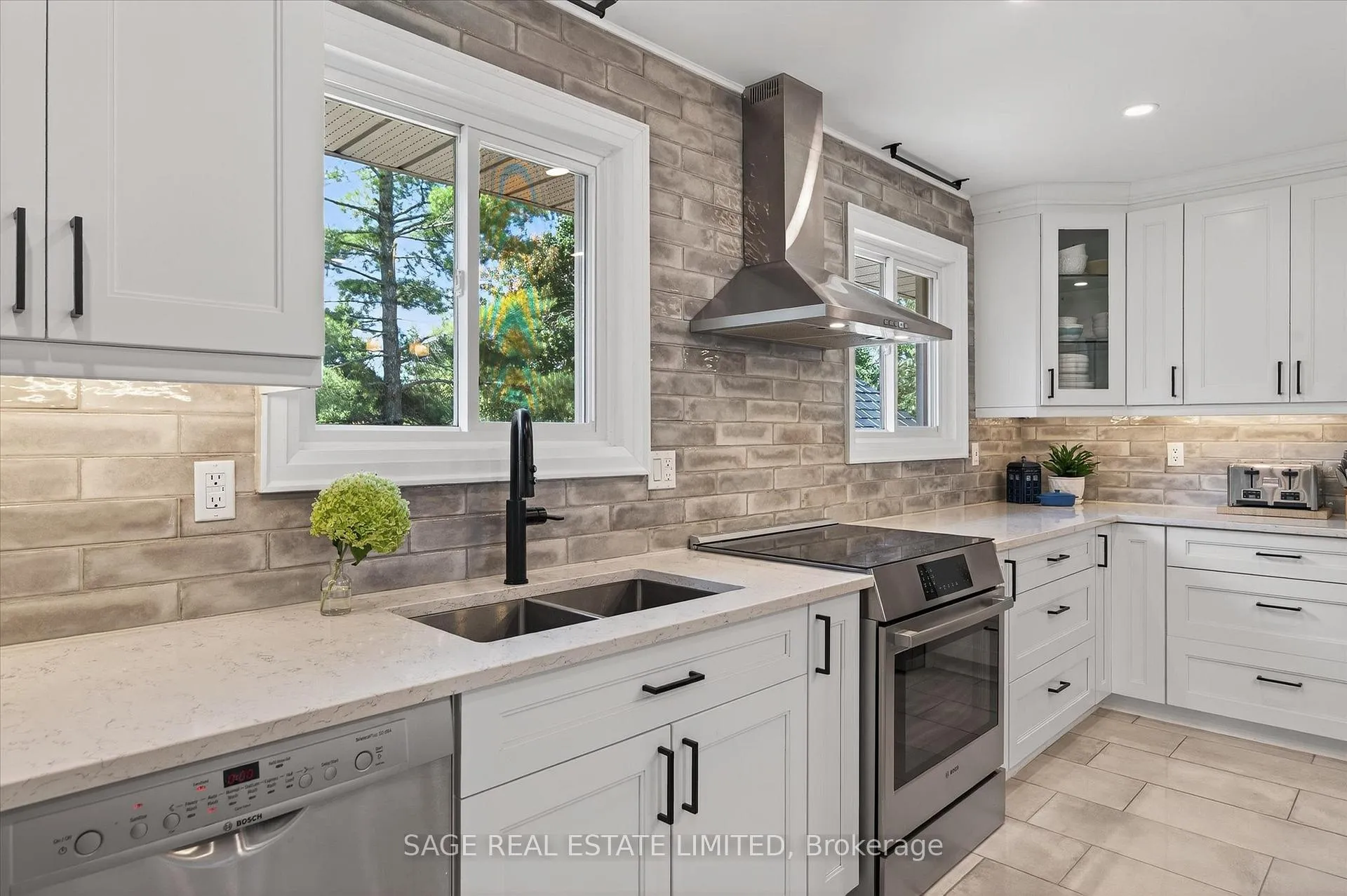 Photo 8 of 19 Cedartree Lane, Kawartha Lakes, Bobcaygeon — HOMEH