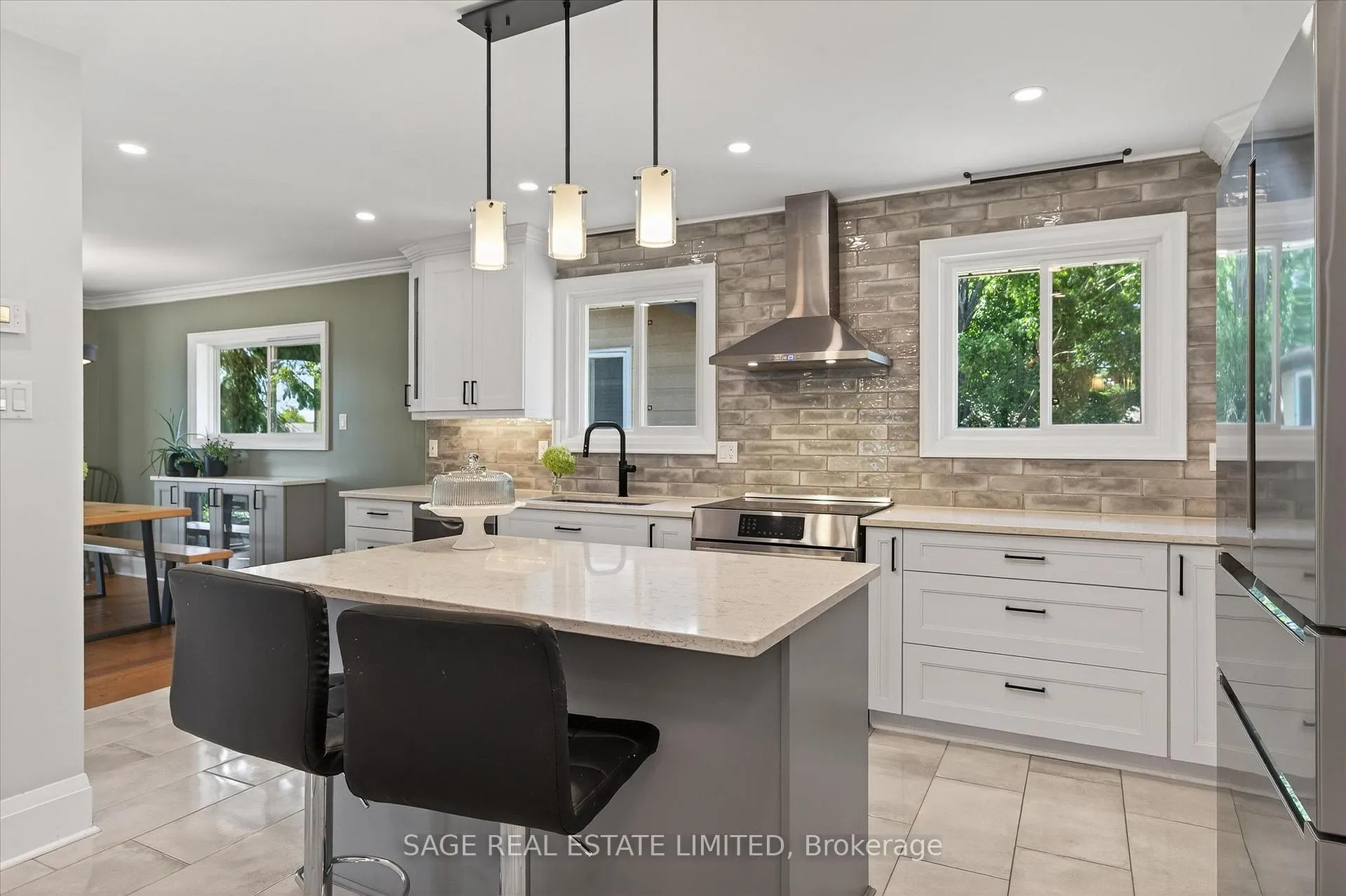 Photo 12 of 19 Cedartree Lane, Kawartha Lakes, Bobcaygeon — HOMEH