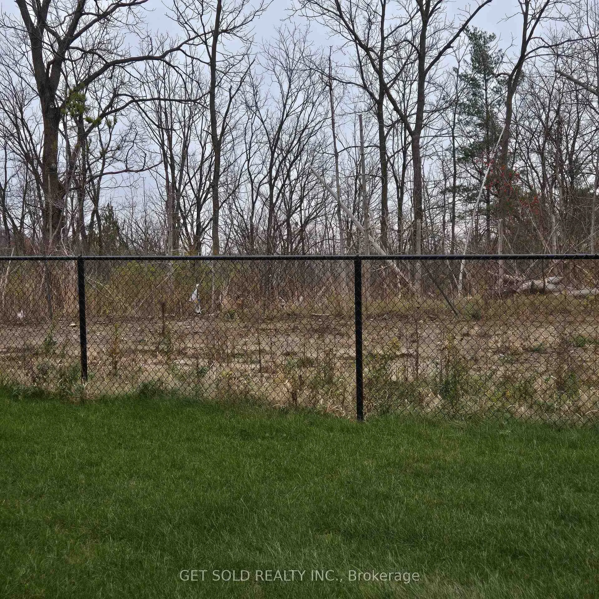 Photo 3 of 133 Court Drive, Brant, Paris — HOMEH