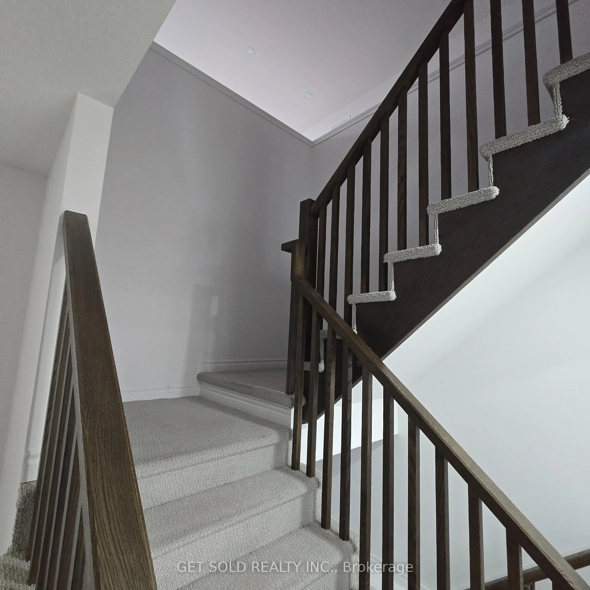 Photo 8 of 133 Court Drive, Brant, Paris — HOMEH