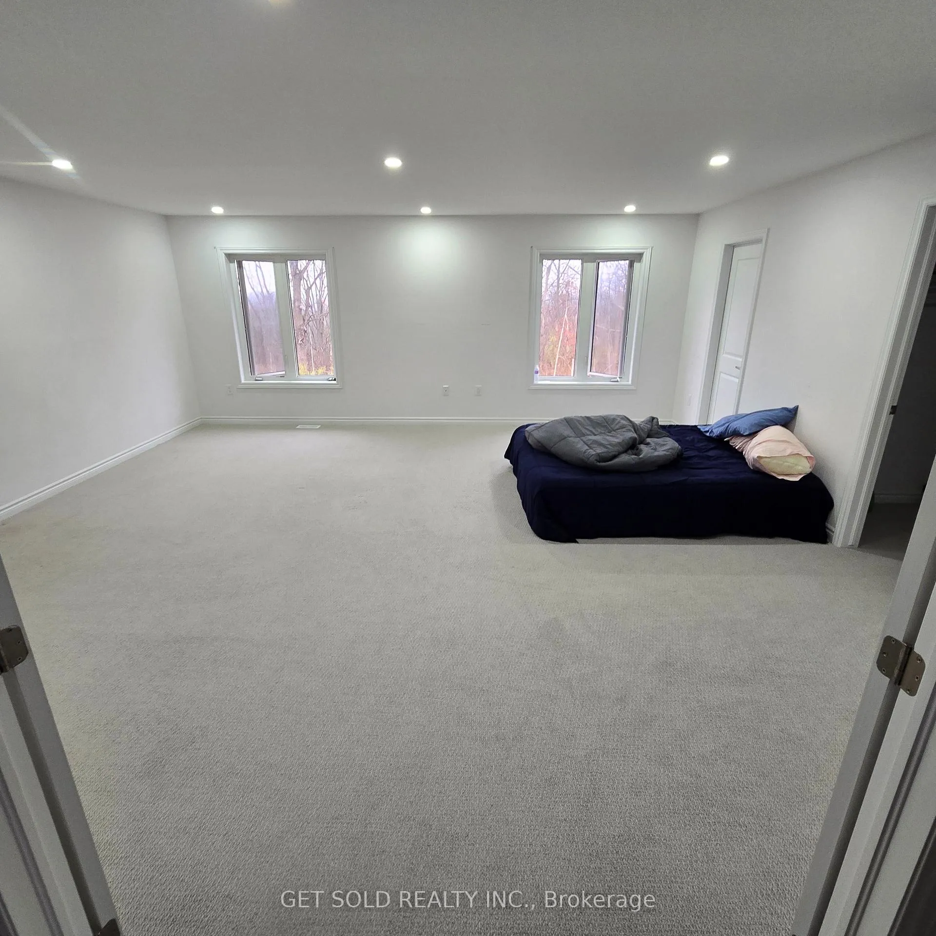 Photo 10 of 133 Court Drive, Brant, Paris — HOMEH