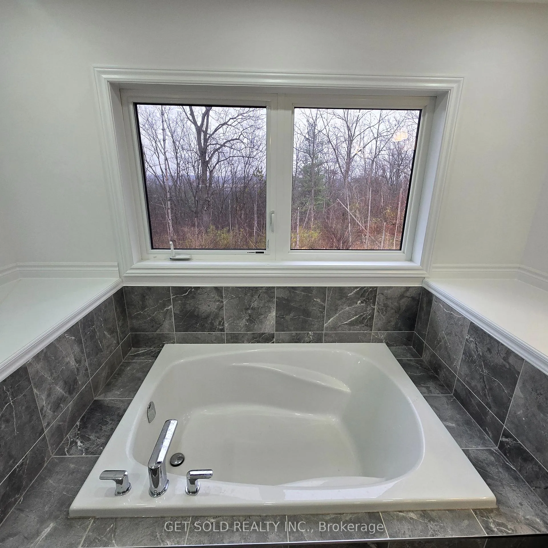 Photo 13 of 133 Court Drive, Brant, Paris — HOMEH