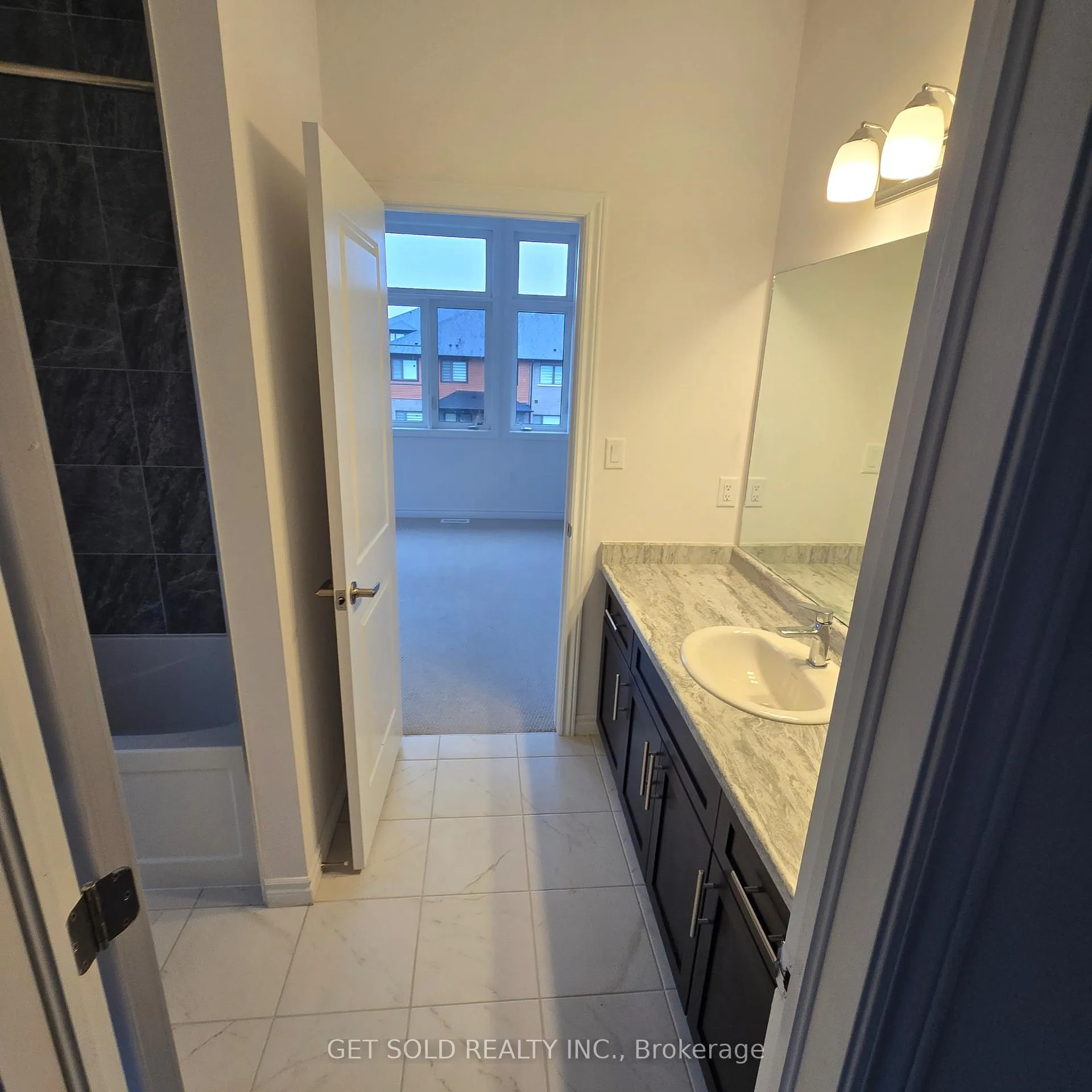 Photo 15 of 133 Court Drive, Brant, Paris — HOMEH