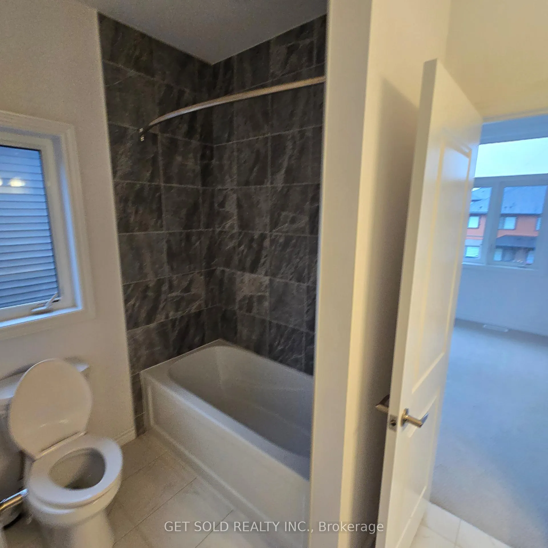 Photo 16 of 133 Court Drive, Brant, Paris — HOMEH