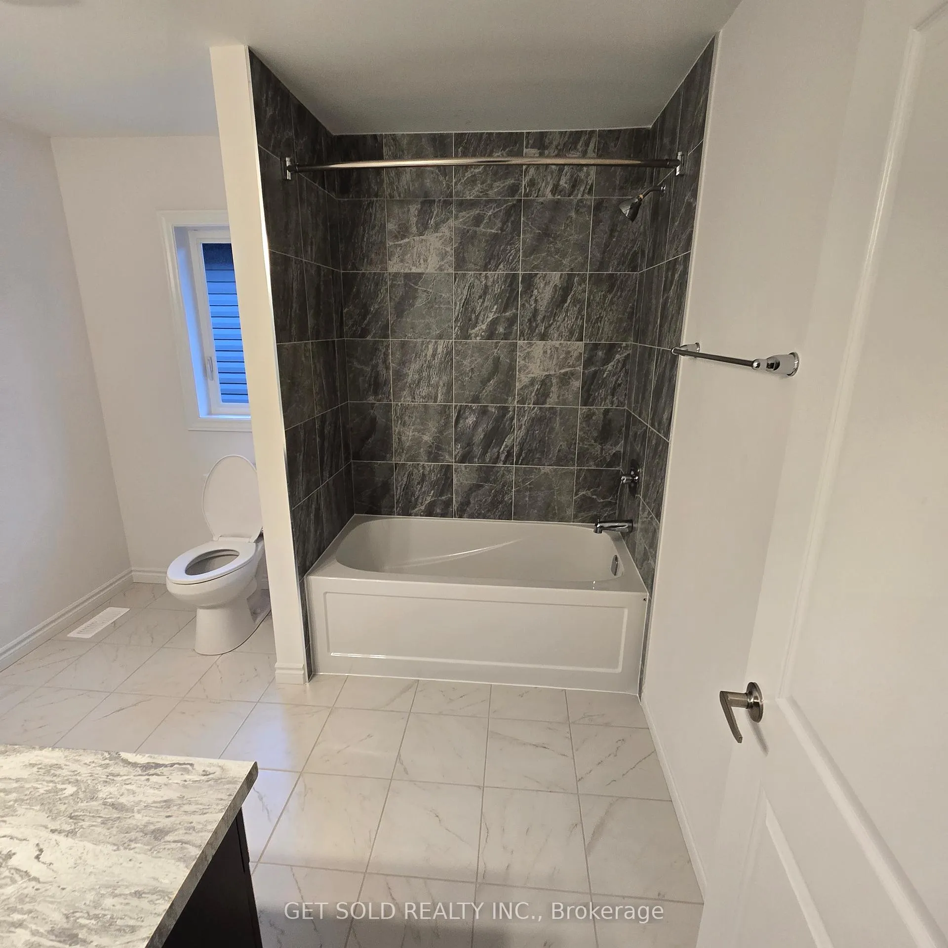 Photo 18 of 133 Court Drive, Brant, Paris — HOMEH