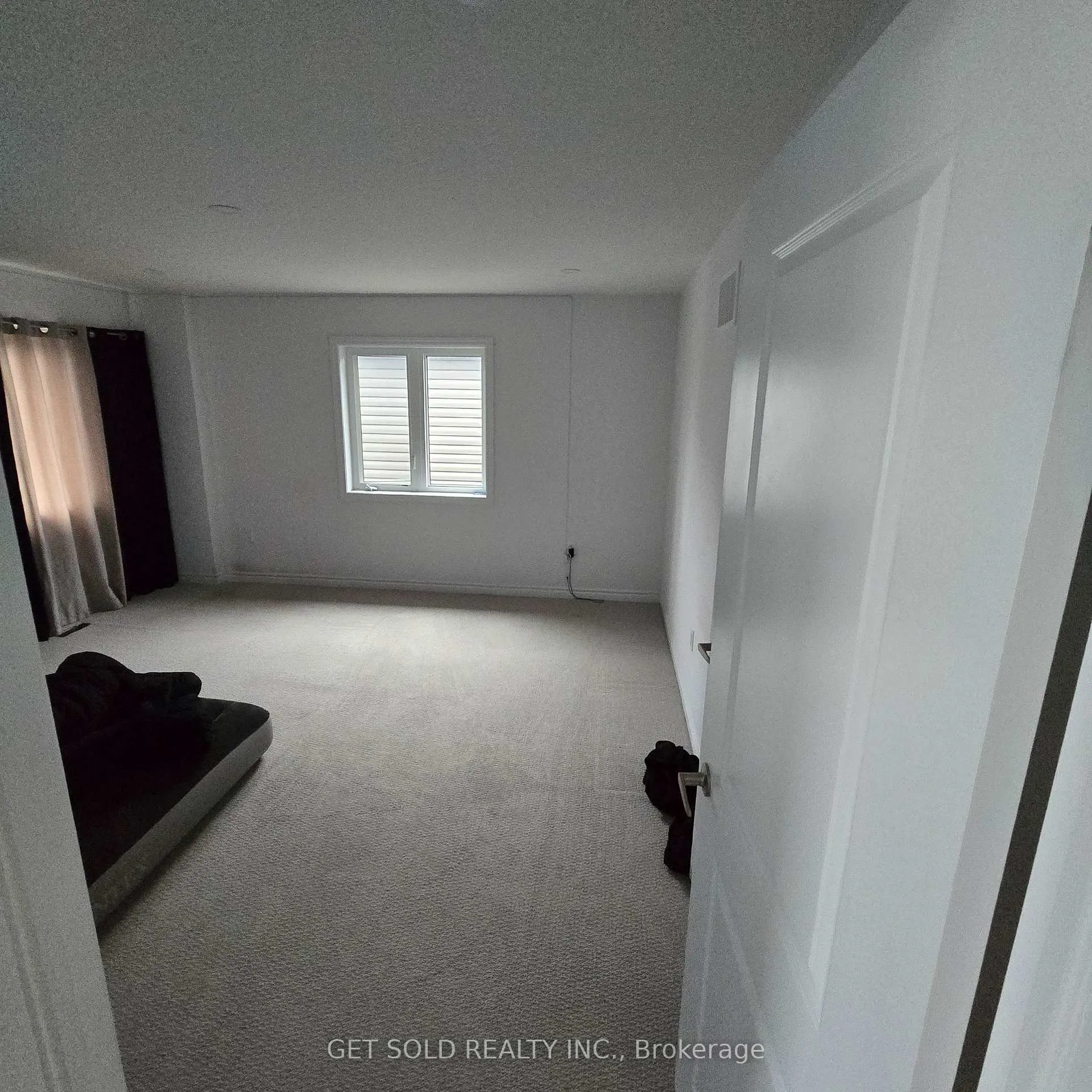 Photo 20 of 133 Court Drive, Brant, Paris — HOMEH