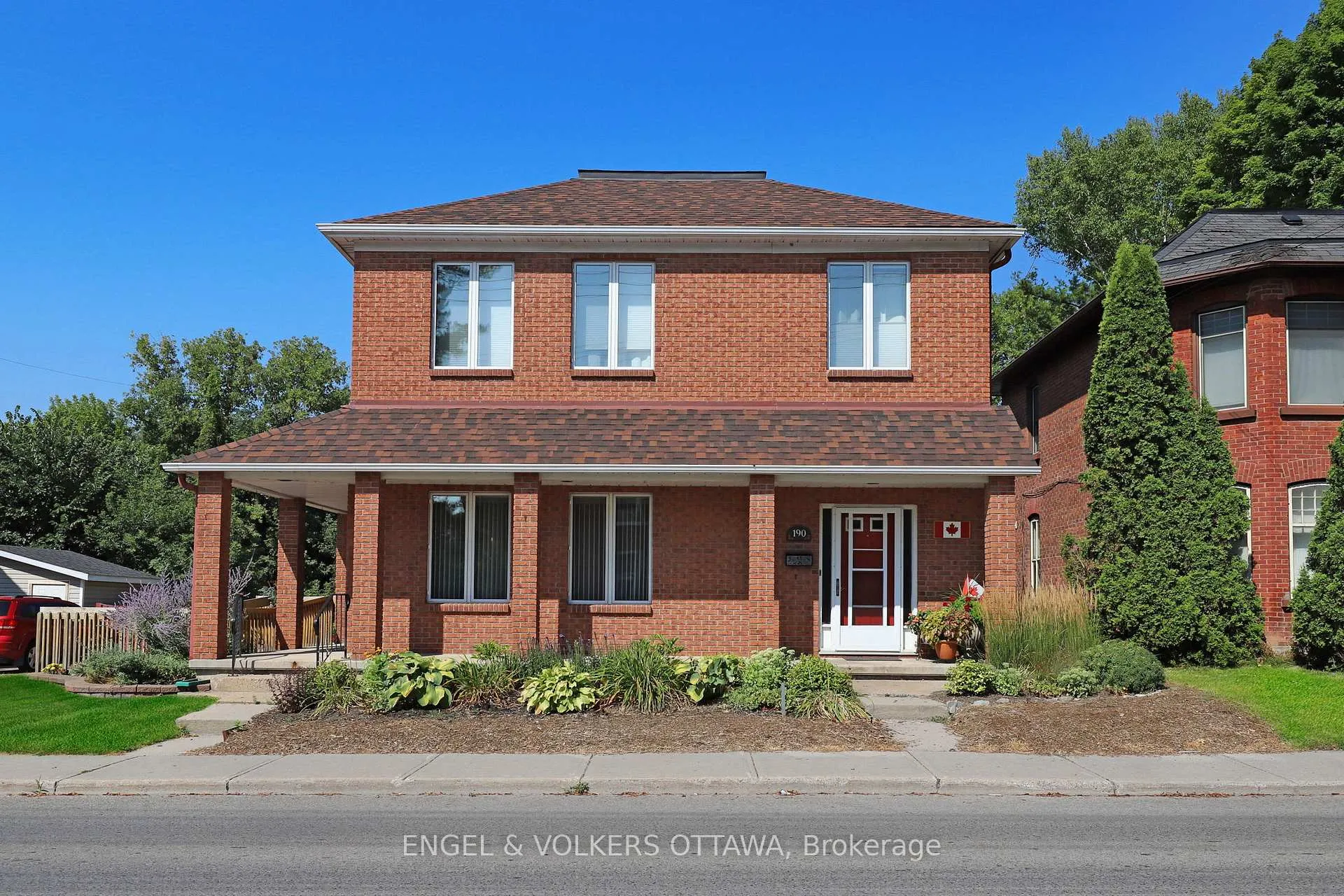 Front of 190 John Street N