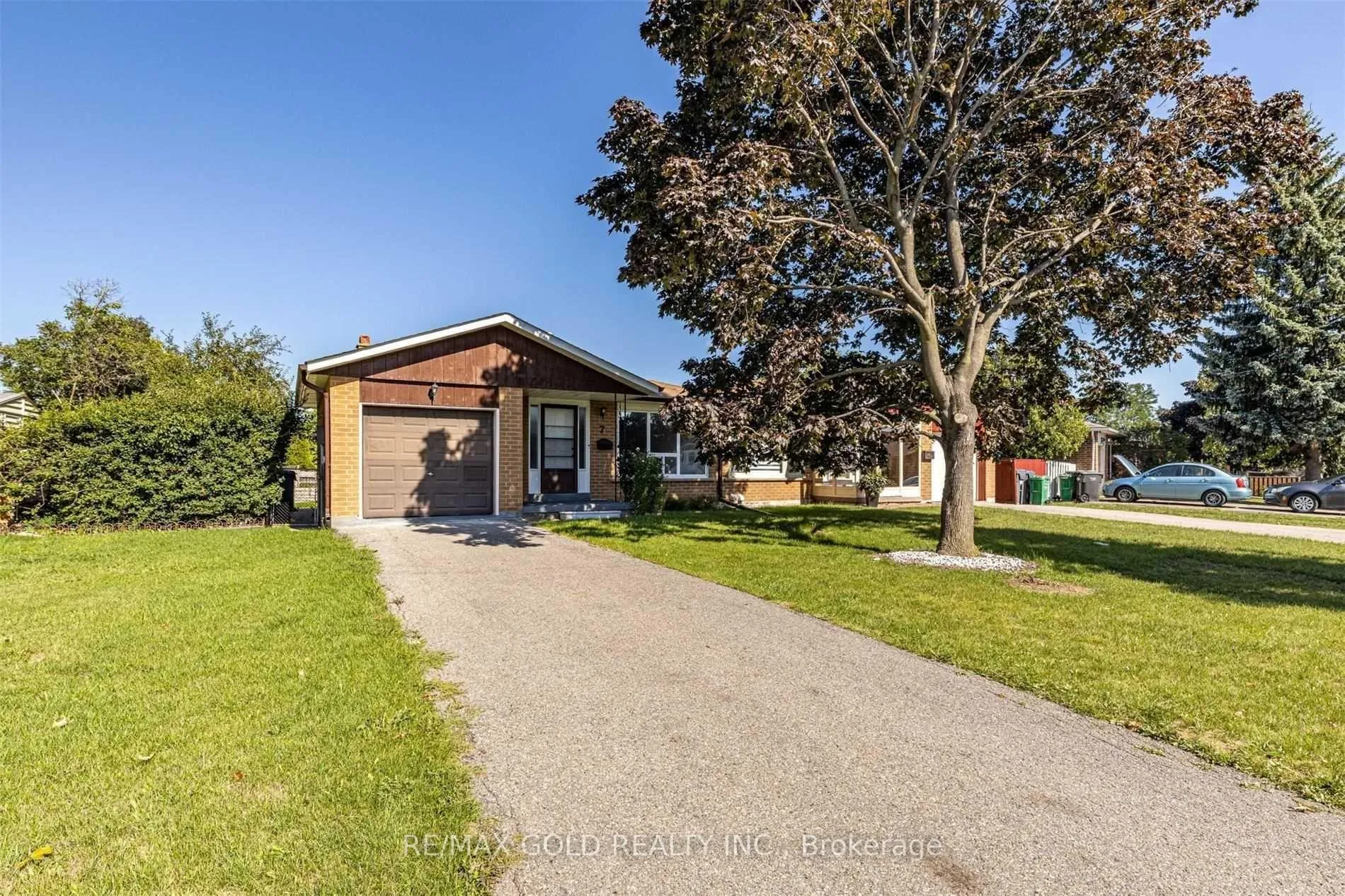 Photo 1 of 7 Montjoy Crescent E, Brampton, Central Park — HOMEH