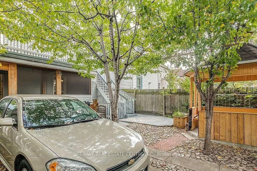 Photo 11 of Unit 1, 273 Rosslyn Avenue N, Hamilton, Crown Point — HOMEH