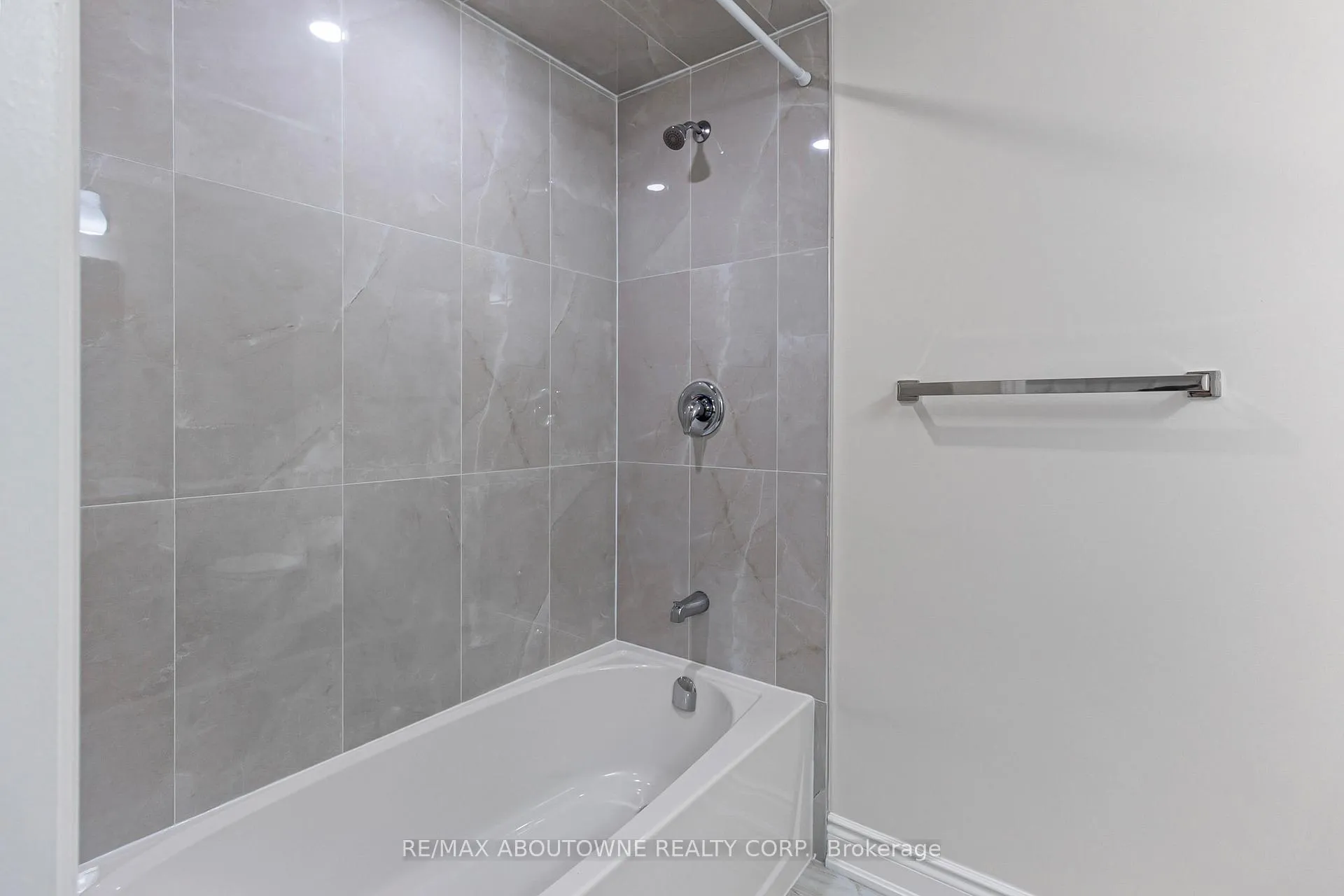 Photo 12 of Unit Basement, 23 Kirkpatrick Street, Brampton, Heart Lake — HOMEH