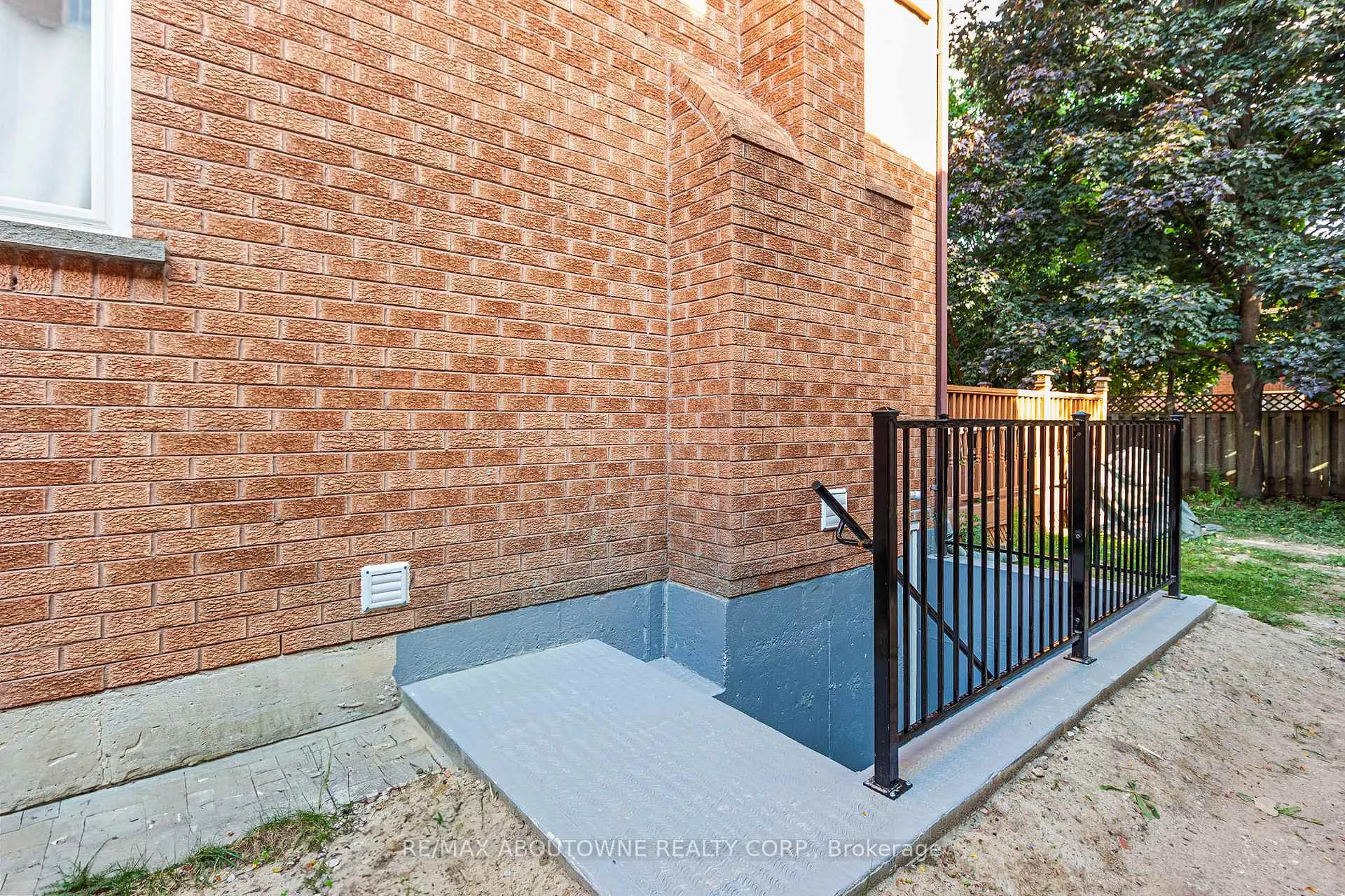 Photo 18 of Unit Basement, 23 Kirkpatrick Street, Brampton, Heart Lake — HOMEH