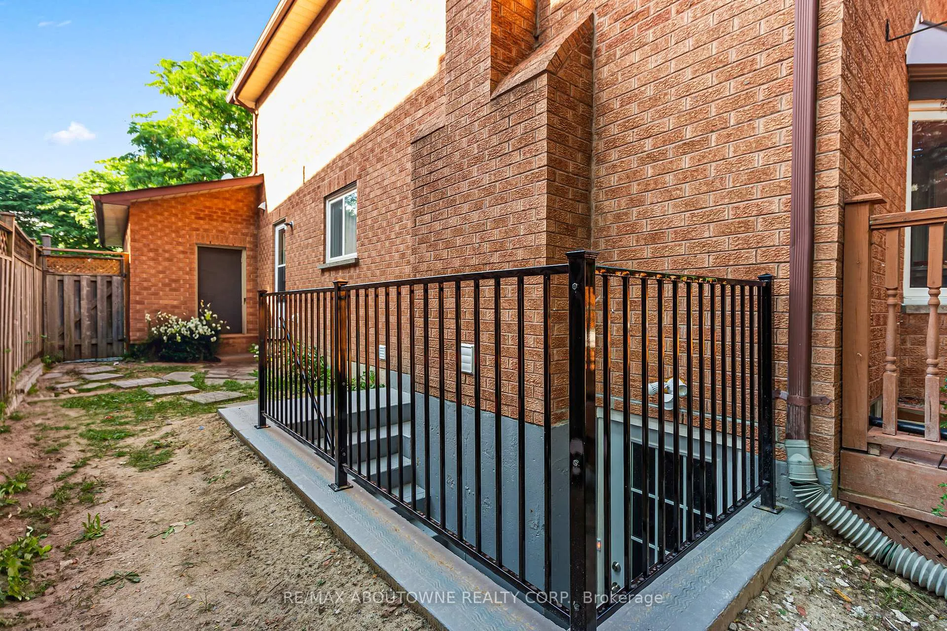 Photo 19 of Unit Basement, 23 Kirkpatrick Street, Brampton, Heart Lake — HOMEH