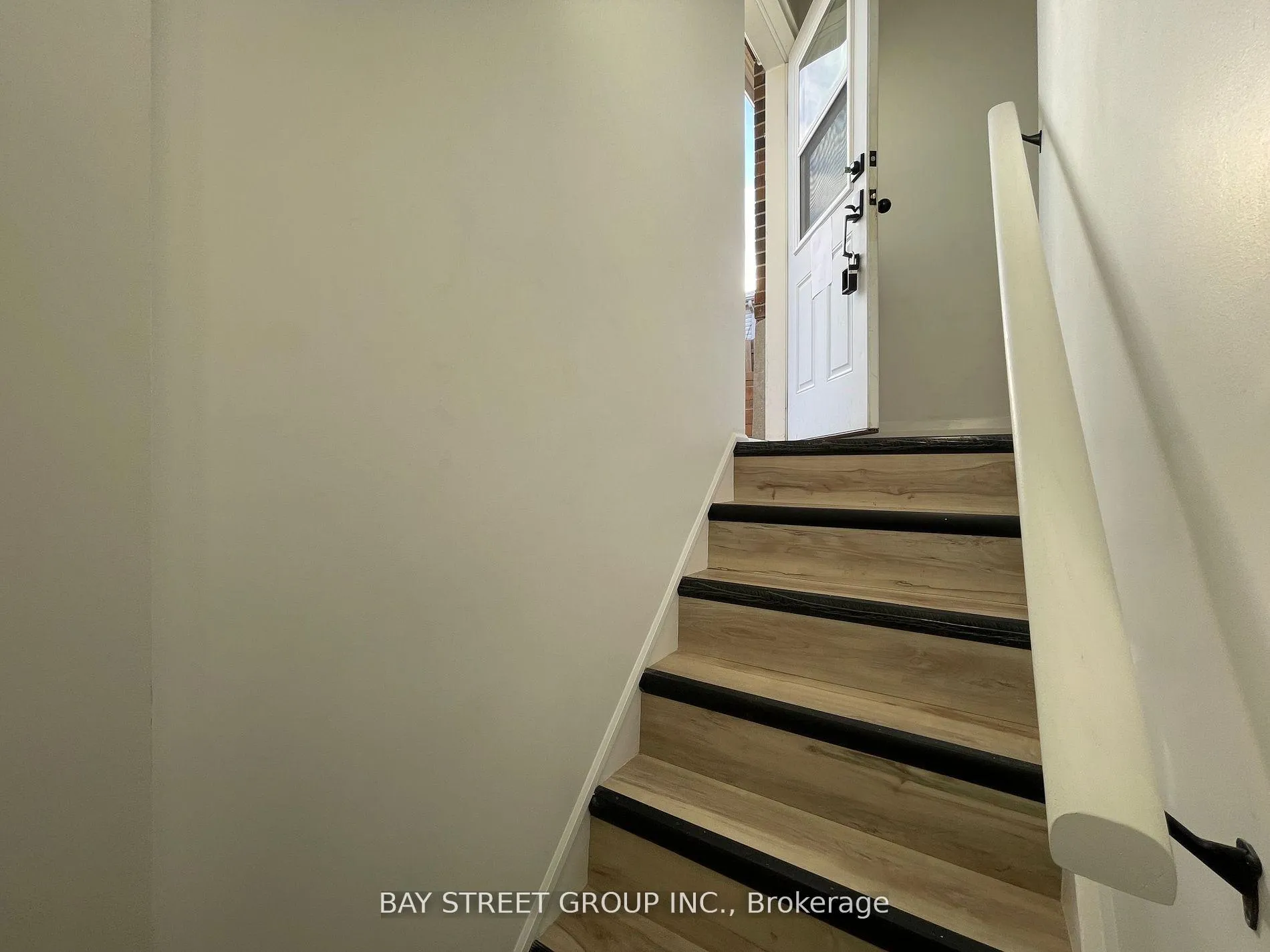 Photo 2 of Unit 2, 119 Claymore Crescent, Oshawa, Eastdale — HOMEH