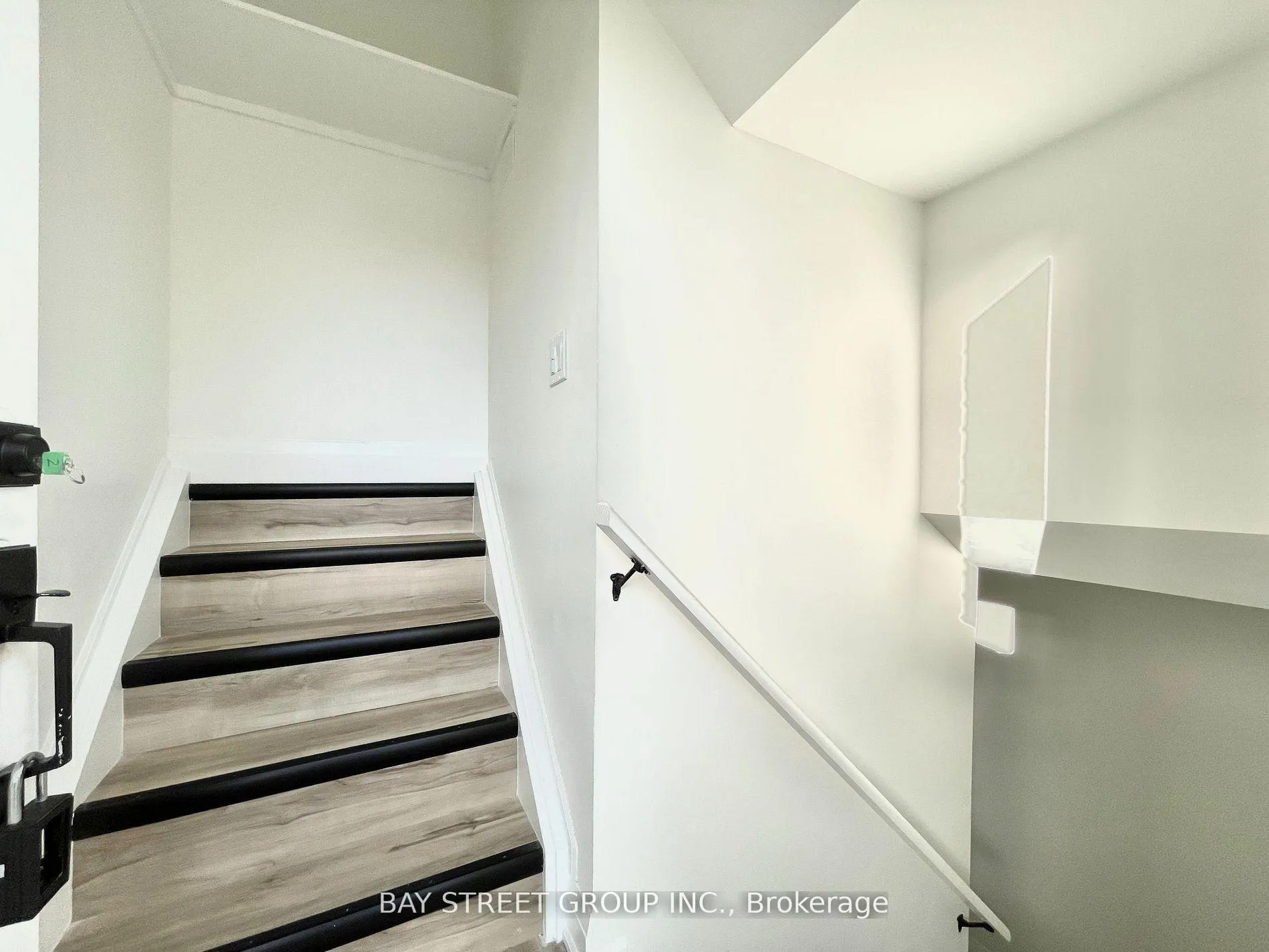 Photo 3 of Unit 2, 119 Claymore Crescent, Oshawa, Eastdale — HOMEH
