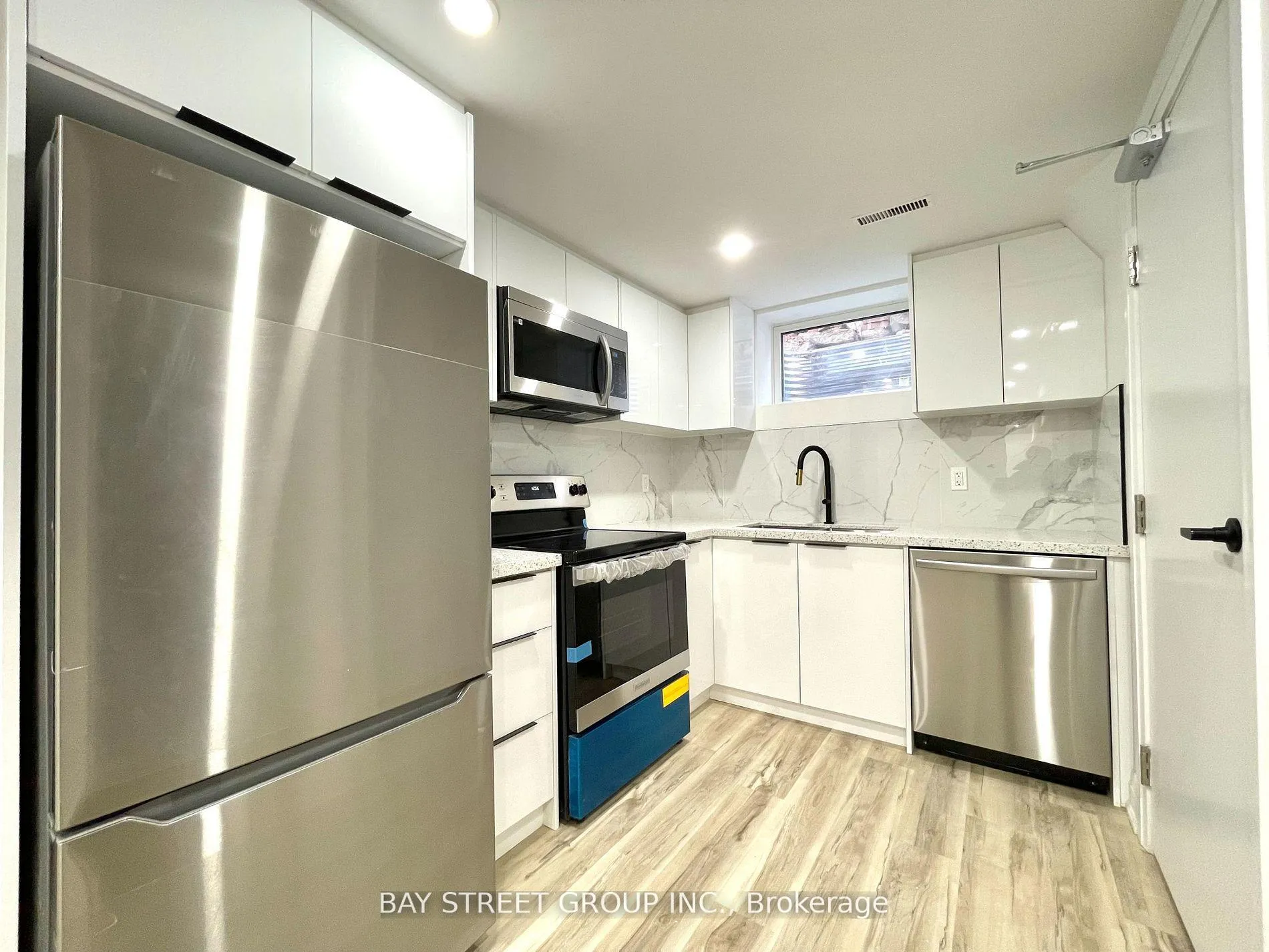 Photo 5 of Unit 2, 119 Claymore Crescent, Oshawa, Eastdale — HOMEH
