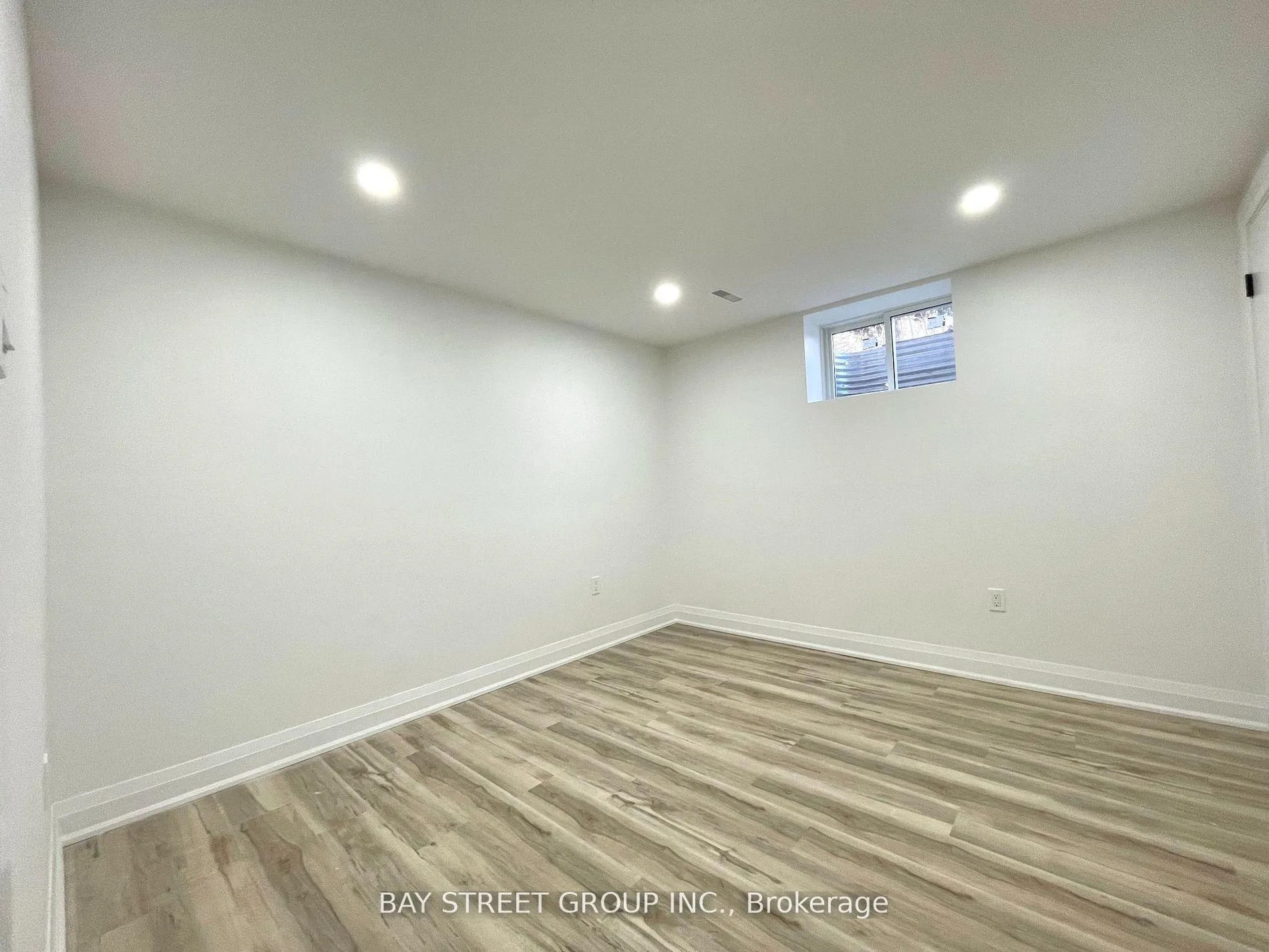 Photo 12 of Unit 2, 119 Claymore Crescent, Oshawa, Eastdale — HOMEH