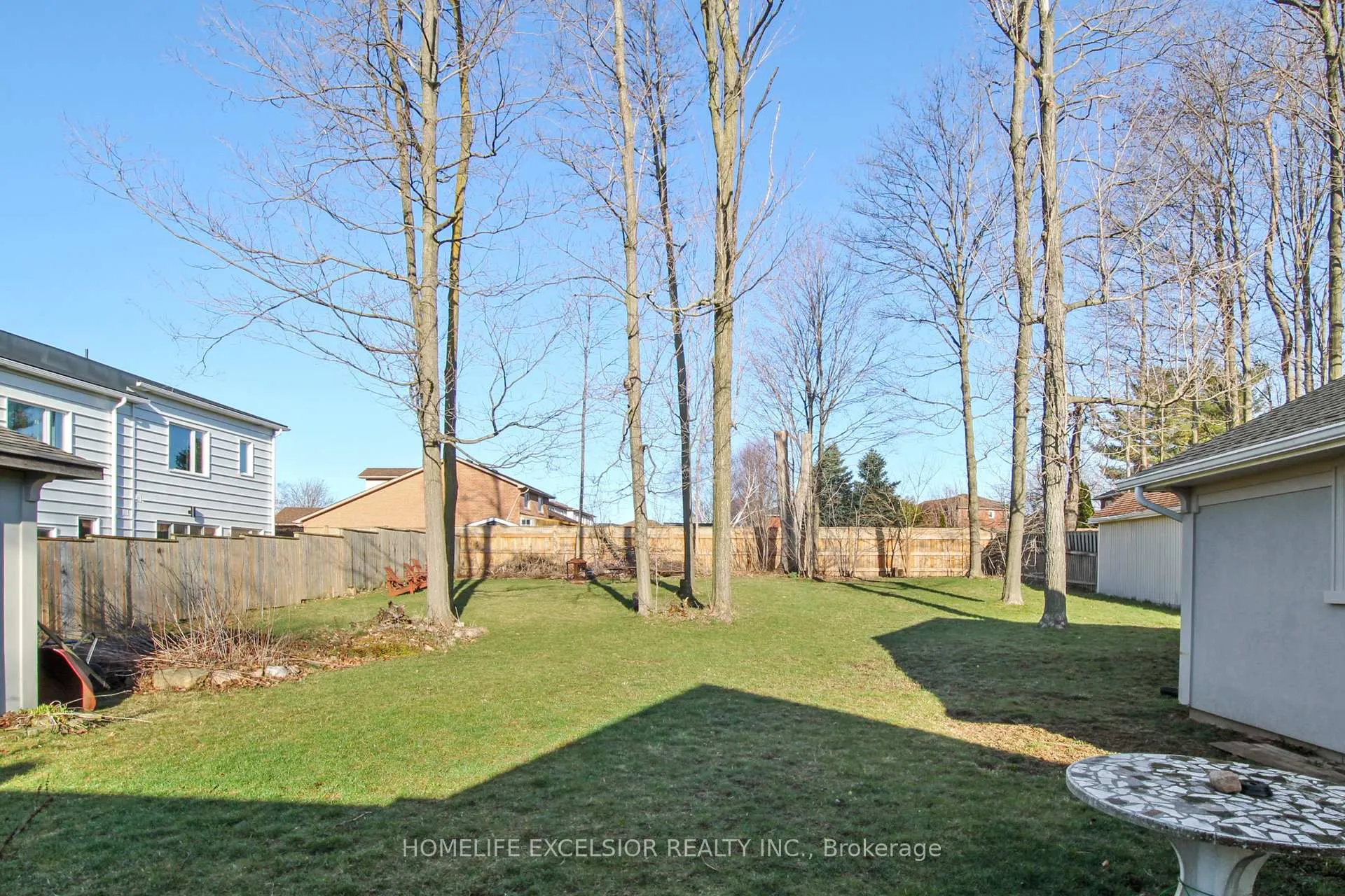 Photo 5 of 827 Essa Road, Barrie, Holly — HOMEH