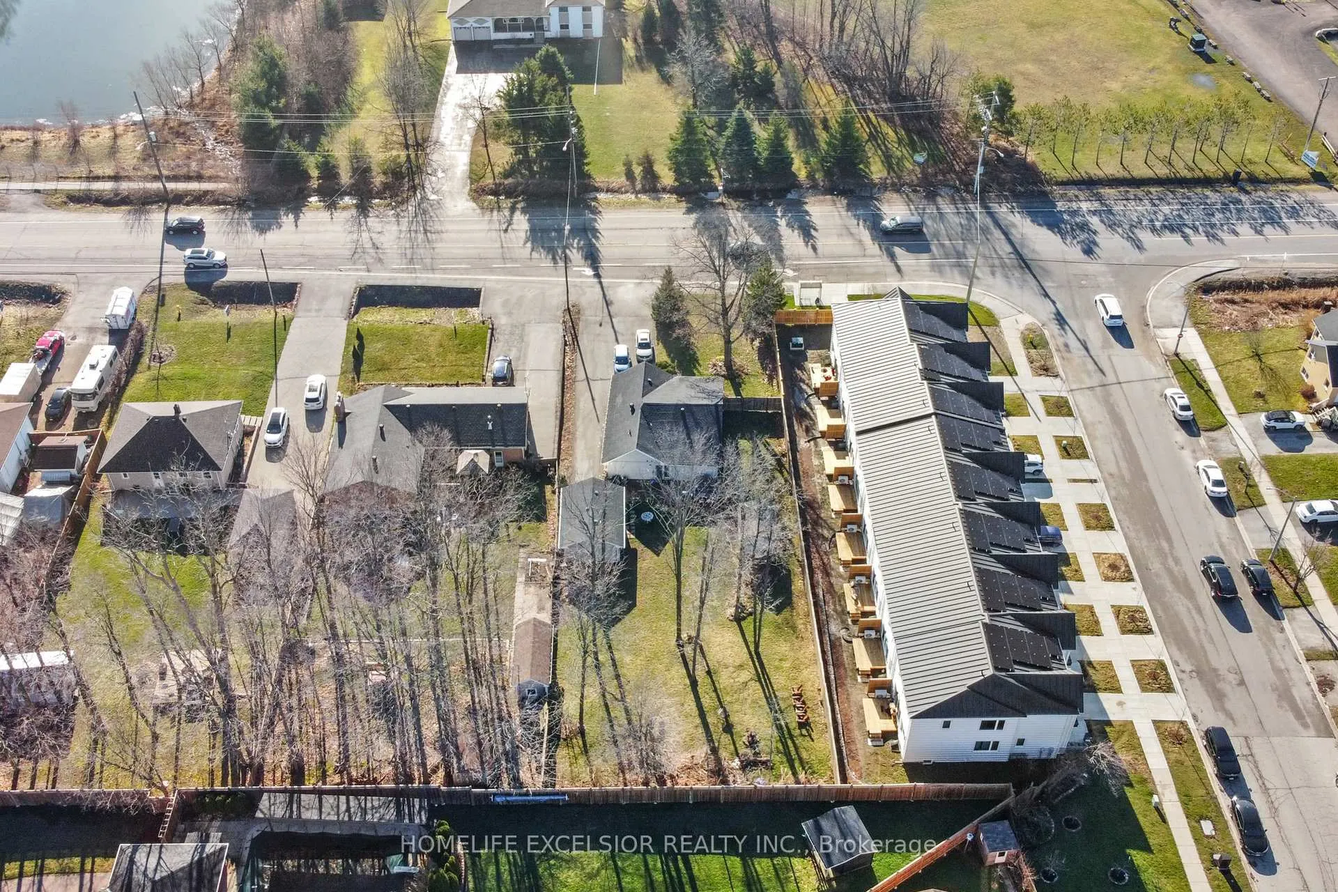 Photo 10 of 827 Essa Road, Barrie, Holly — HOMEH