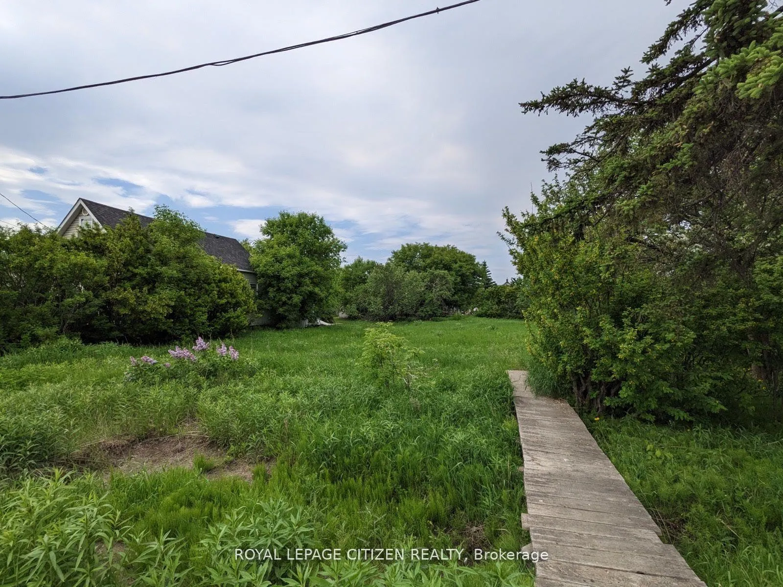 Photo 1 of 416 Second Avenue E, Thunder Bay — HOMEH