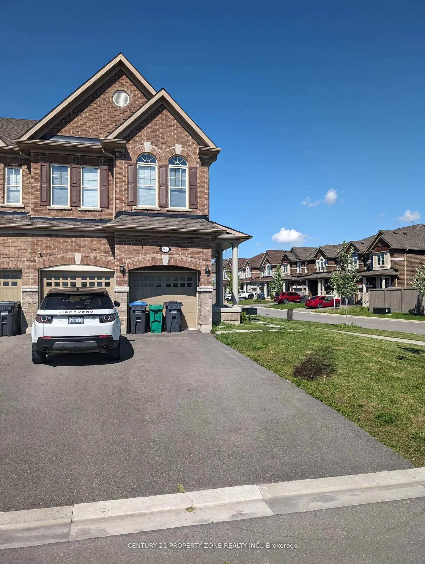 Photo 2 of 87 Finegan Circle, Brampton, Brampton North — HOMEH