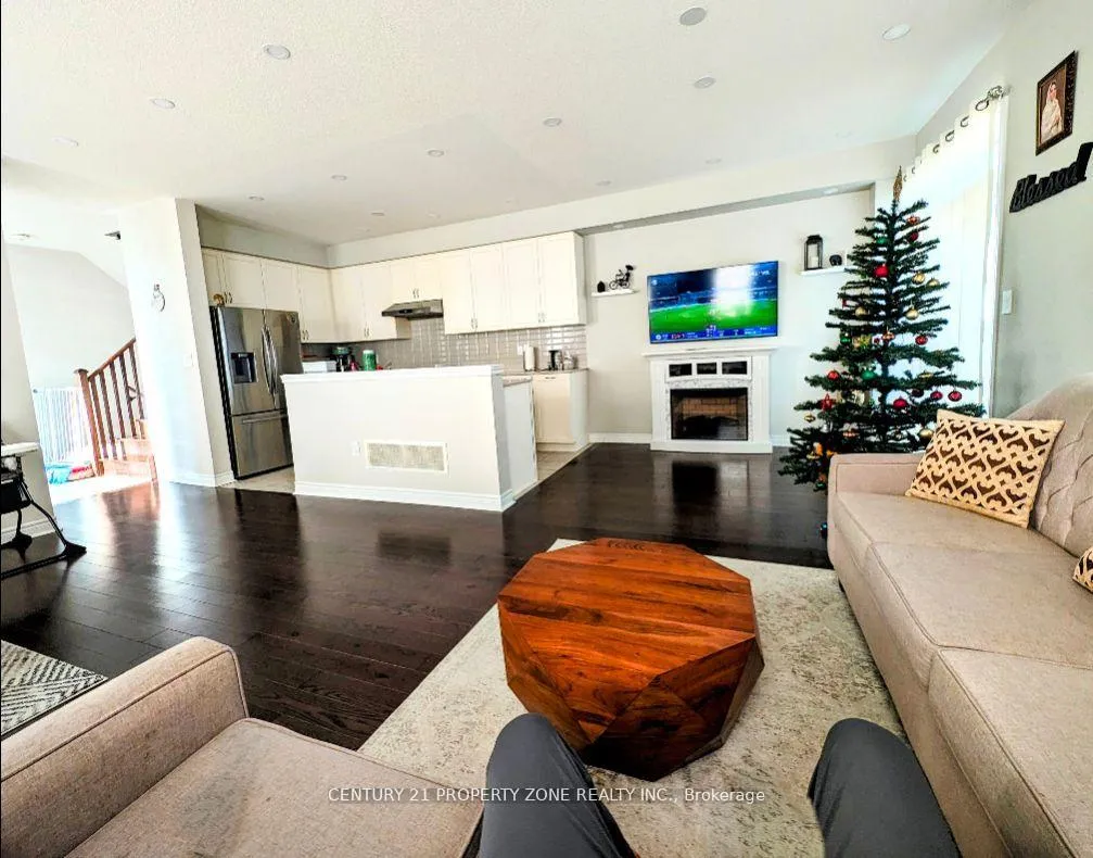 Photo 7 of 87 Finegan Circle, Brampton, Brampton North — HOMEH