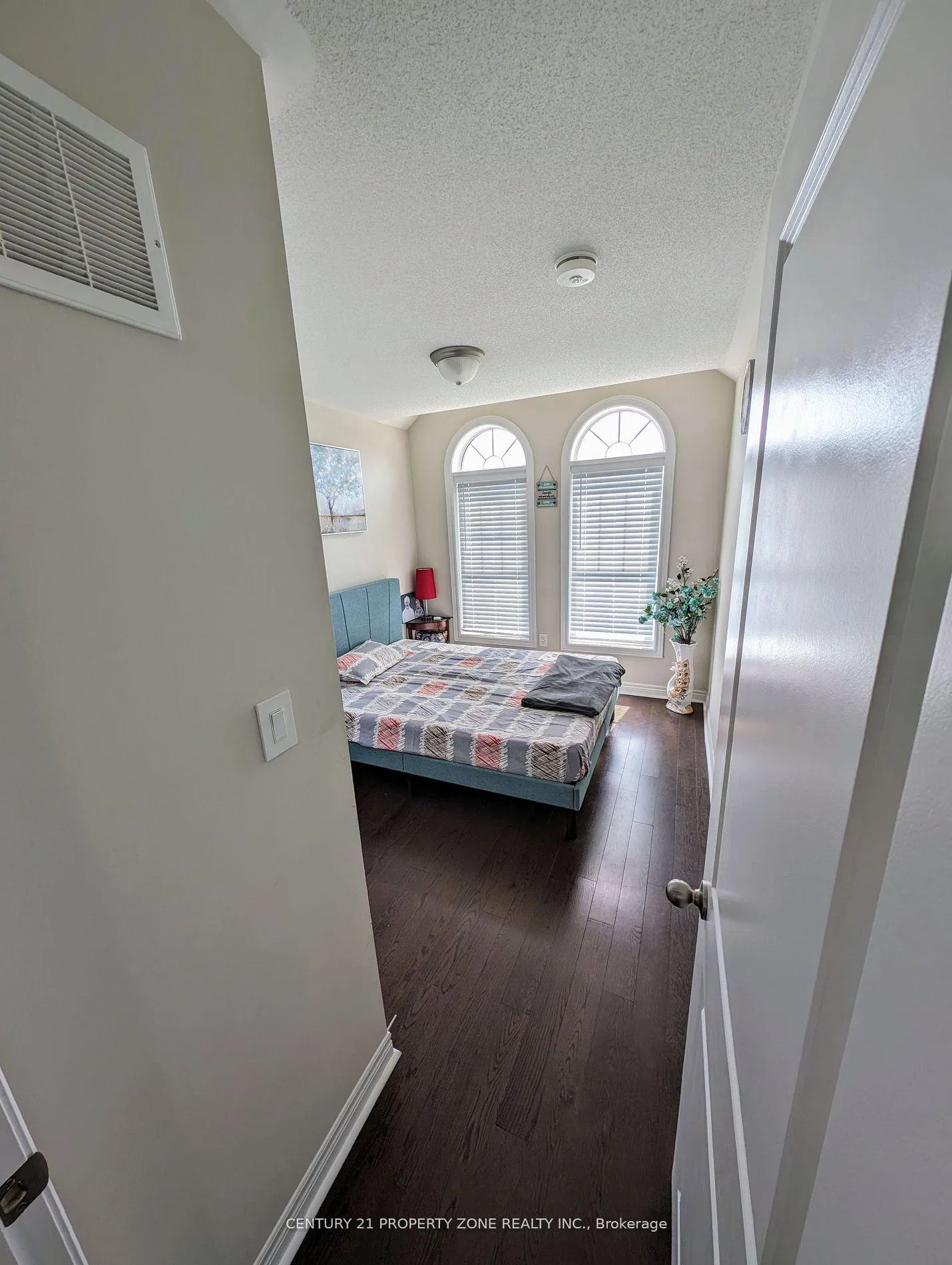 Photo 12 of 87 Finegan Circle, Brampton, Brampton North — HOMEH