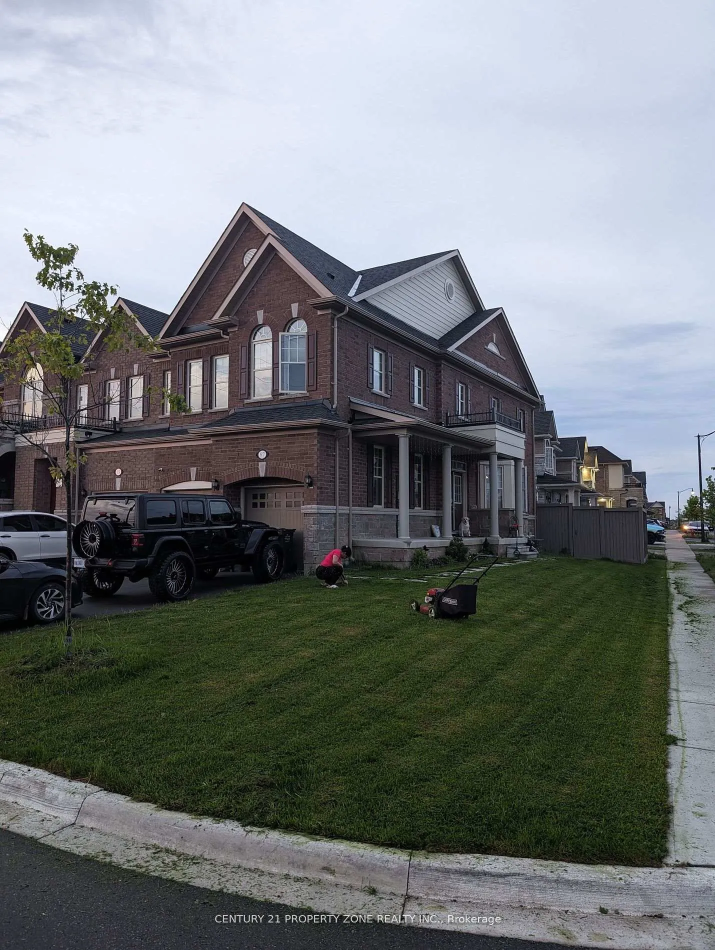 Photo 19 of 87 Finegan Circle, Brampton, Brampton North — HOMEH