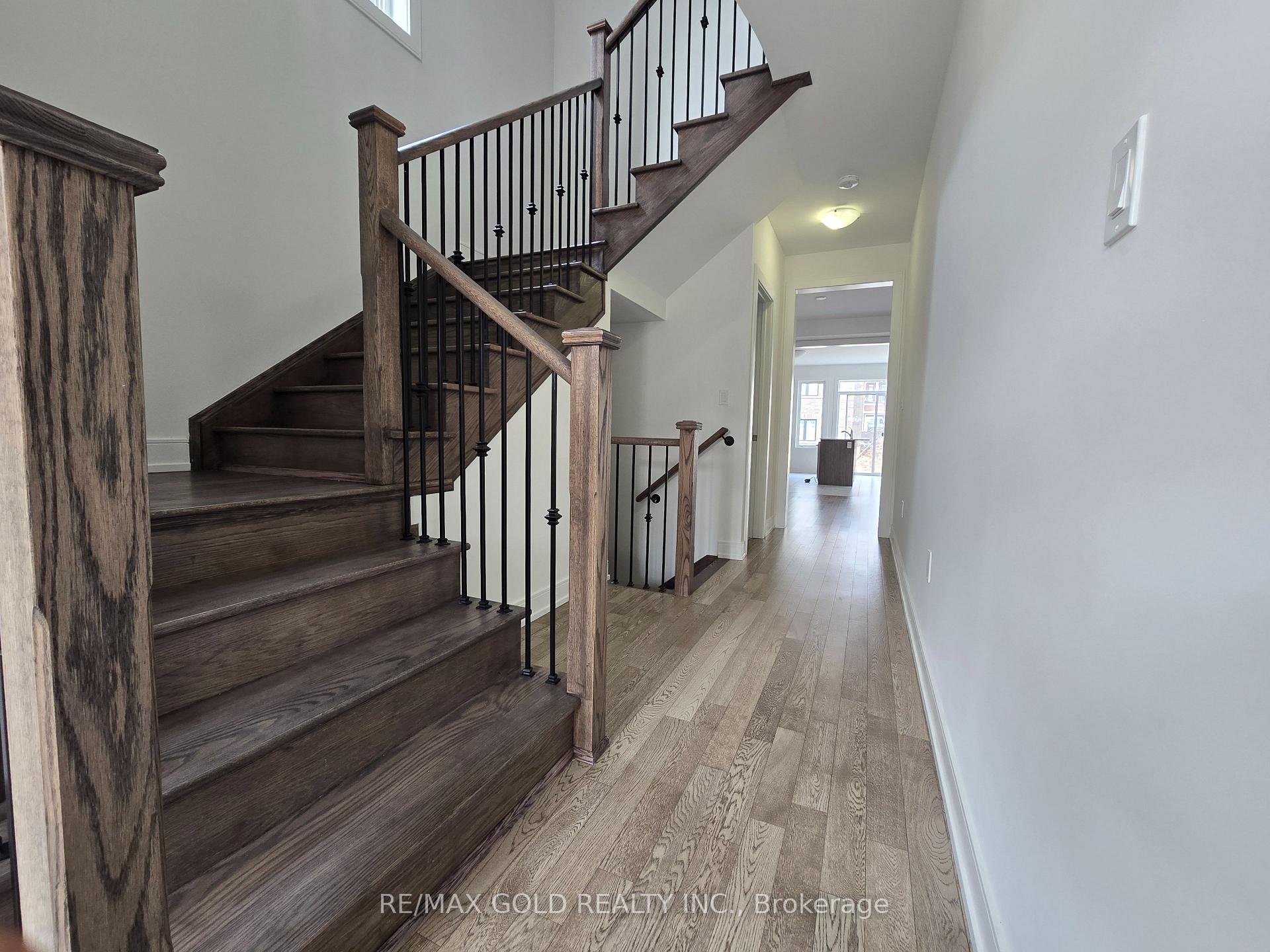Photo 3 of 33 Stanley Leitch Drive, Kitchener, Mill Courtland Woodside Park — HOMEH
