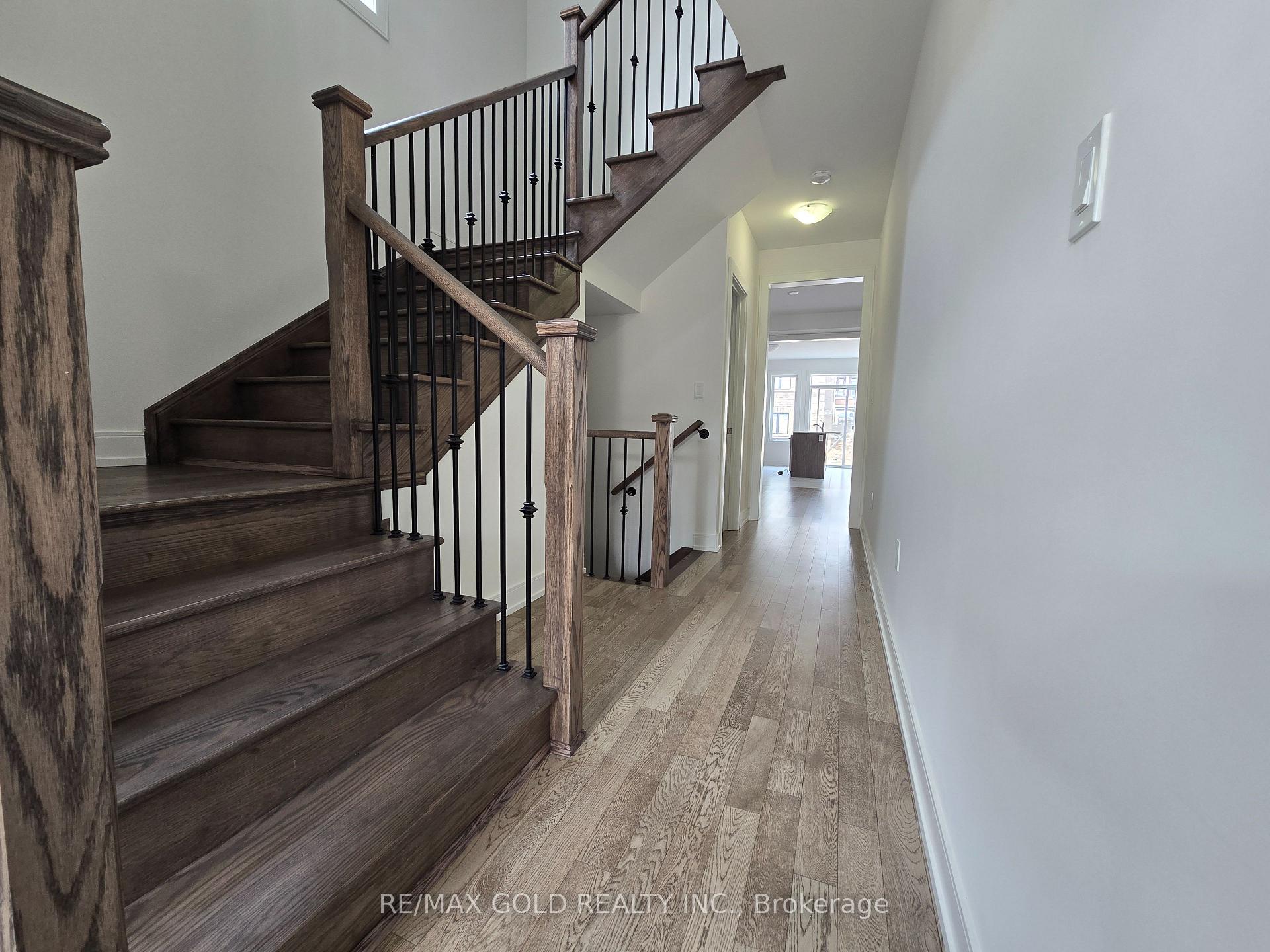 Photo 4 of 33 Stanley Leitch Drive, Kitchener, Mill Courtland Woodside Park — HOMEH