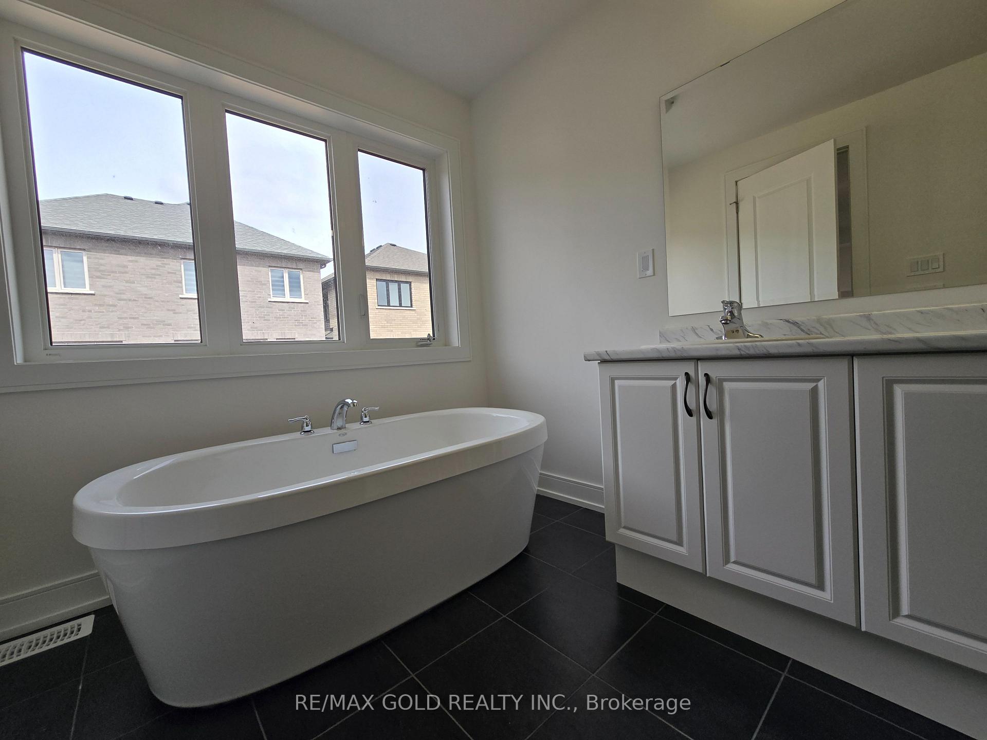 Photo 24 of 33 Stanley Leitch Drive, Kitchener, Mill Courtland Woodside Park — HOMEH