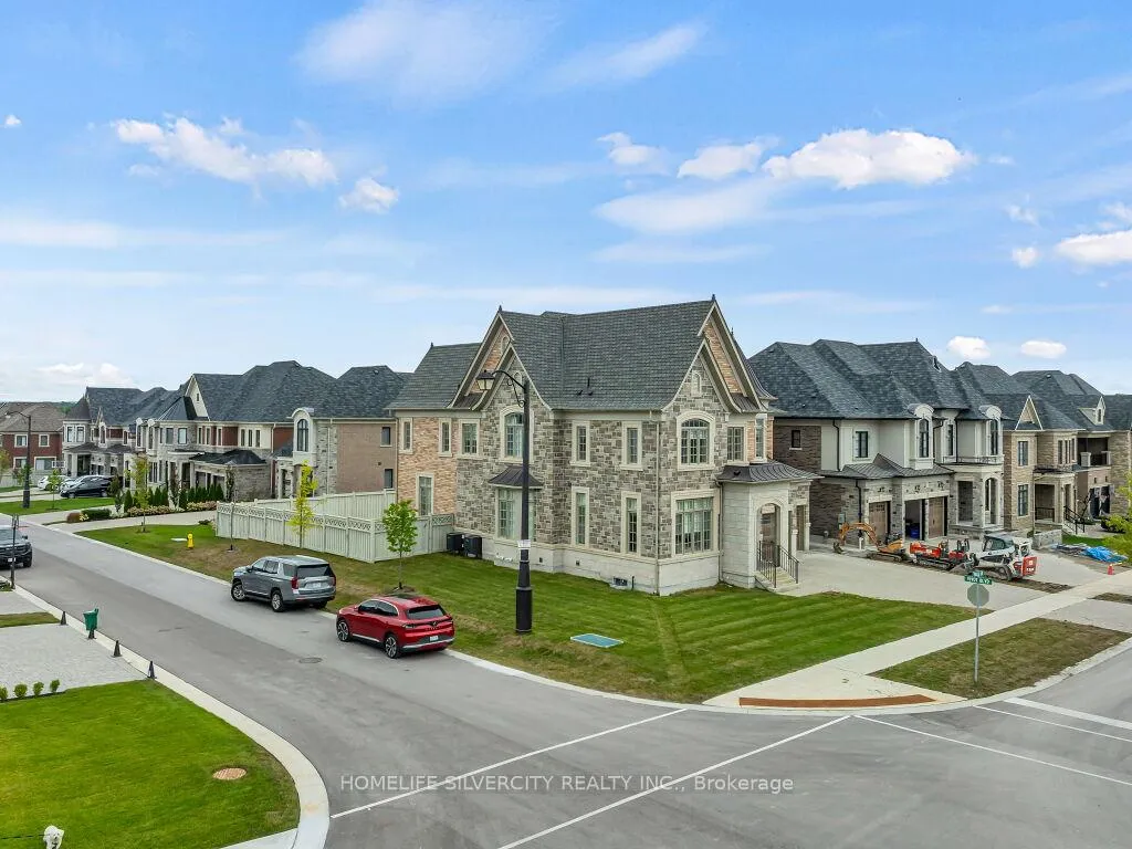 Photo 4 of 2 Endless Circle, Vaughan, Kleinburg — HOMEH