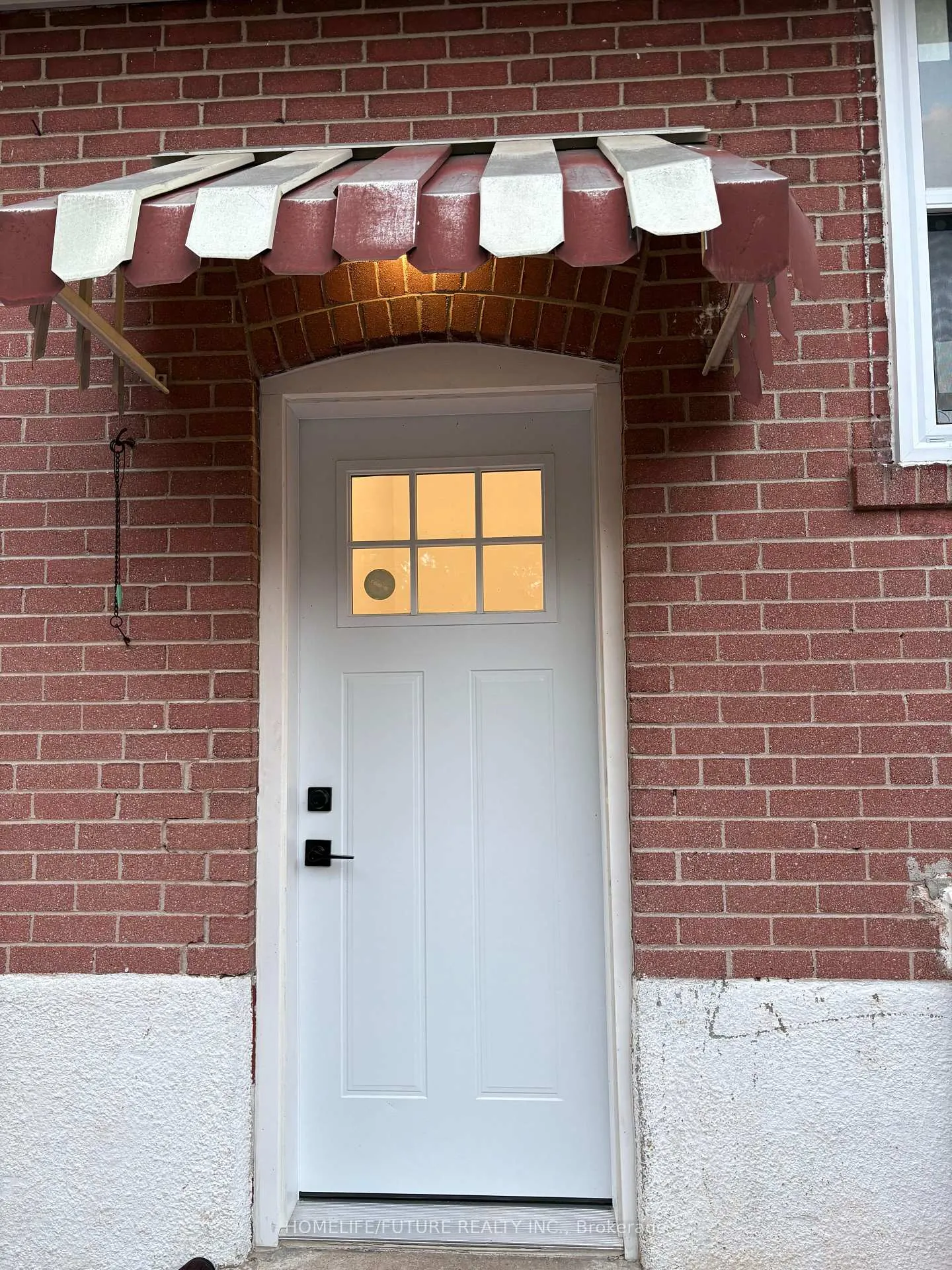 Front of Unit Bsmt, 541 Monteith Avenue