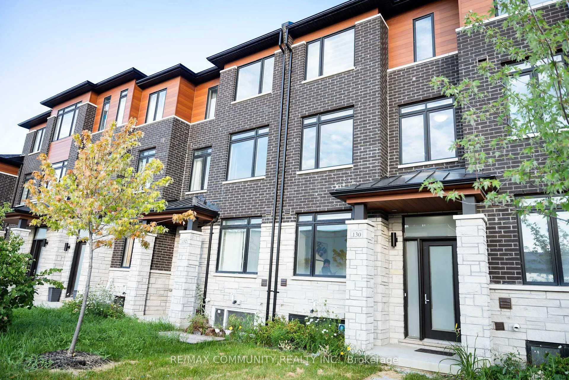 Photo 3 of 130 Purple Sage Drive, Brampton, Bram East — HOMEH
